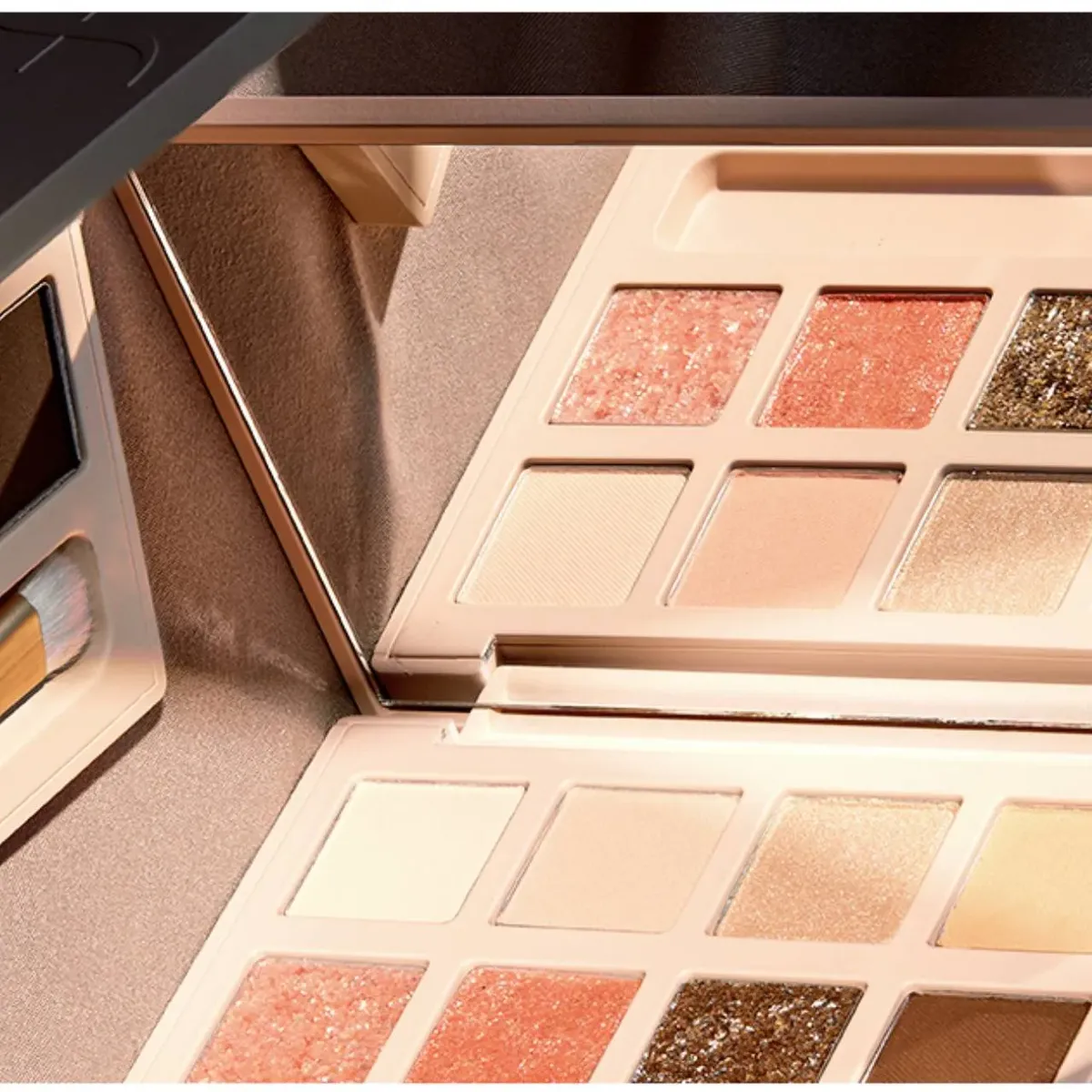 fmgt-bang-phan-mat-10-o-mau-eye-moment-palette-03-beginning-7g-5