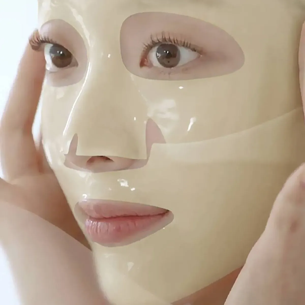 mat-na-the-face-shop-lam-mem-mai-da-at-home-aesthetics-vita-toning-collagen-mask-24g-3