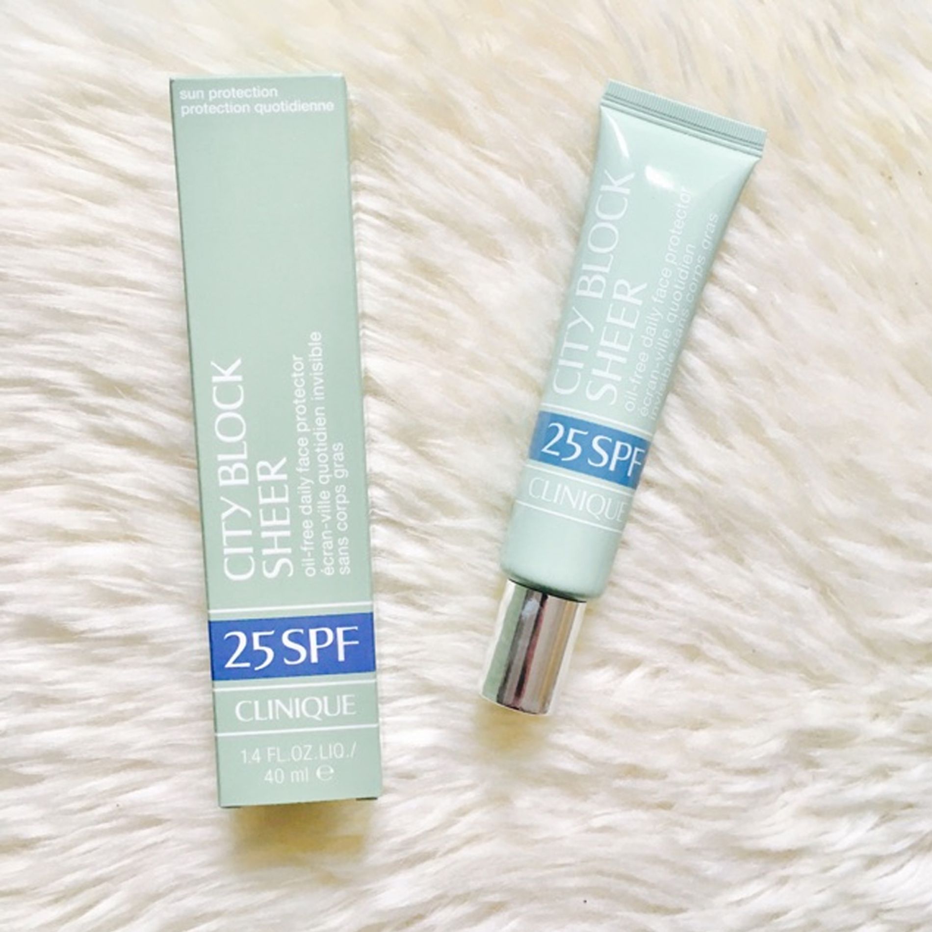 kem-chong-nang-vat-ly-clinique-city-block-sheer-oil-free-face-protector-spf-25-4