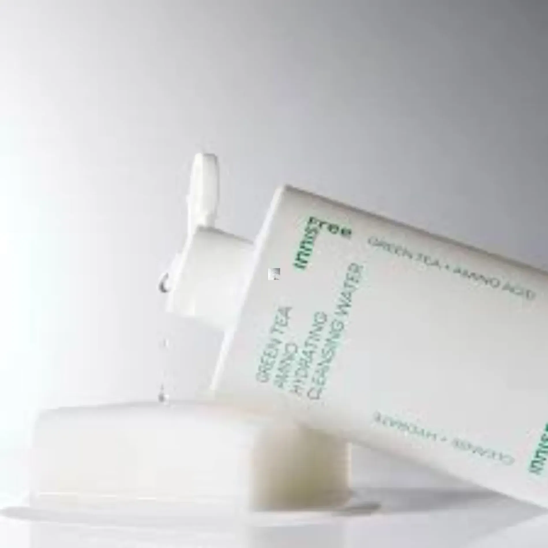 nuoc-tay-trang-lam-am-da-innisfree-3