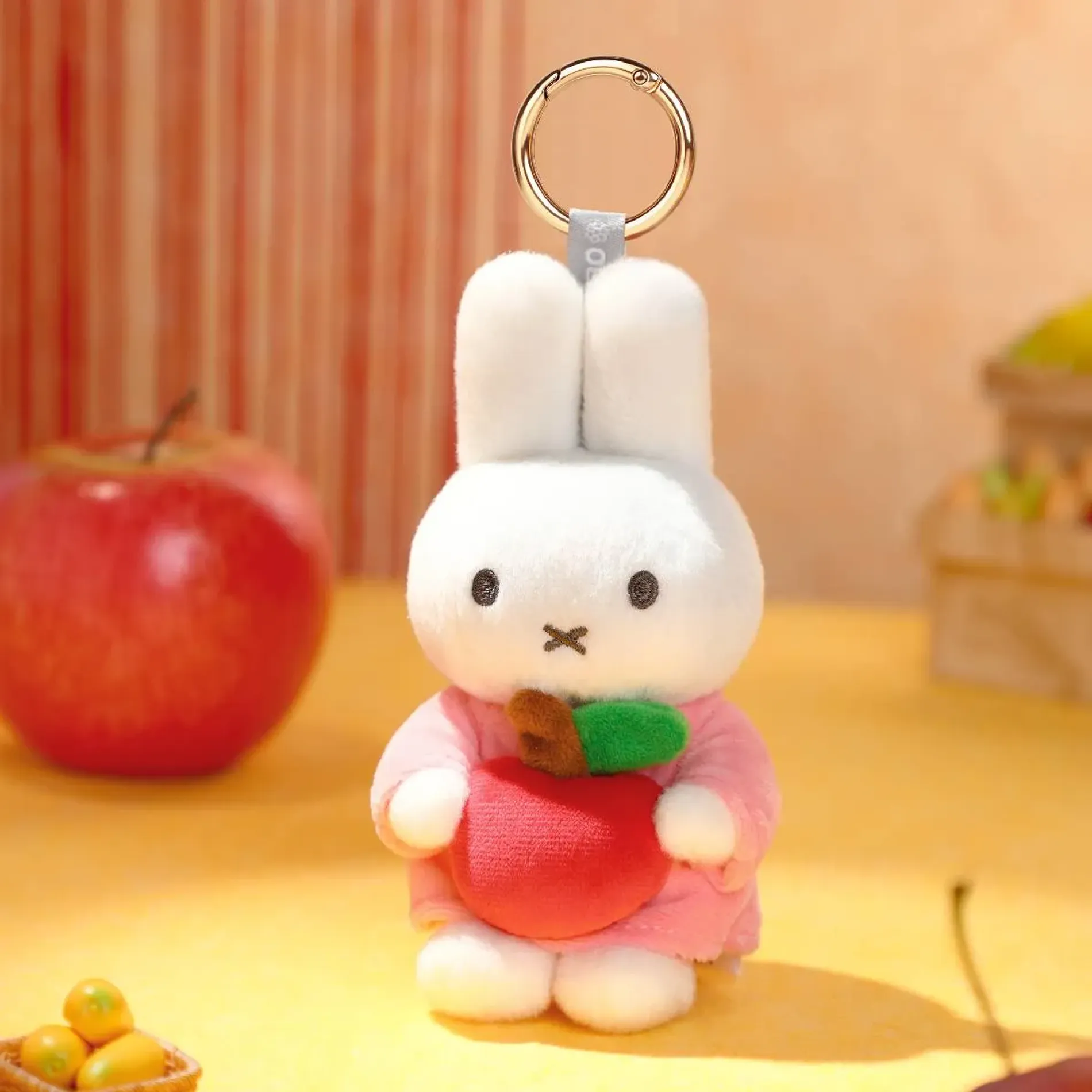 miffy-tao-vipo-miffy-with-apple-keychain-2