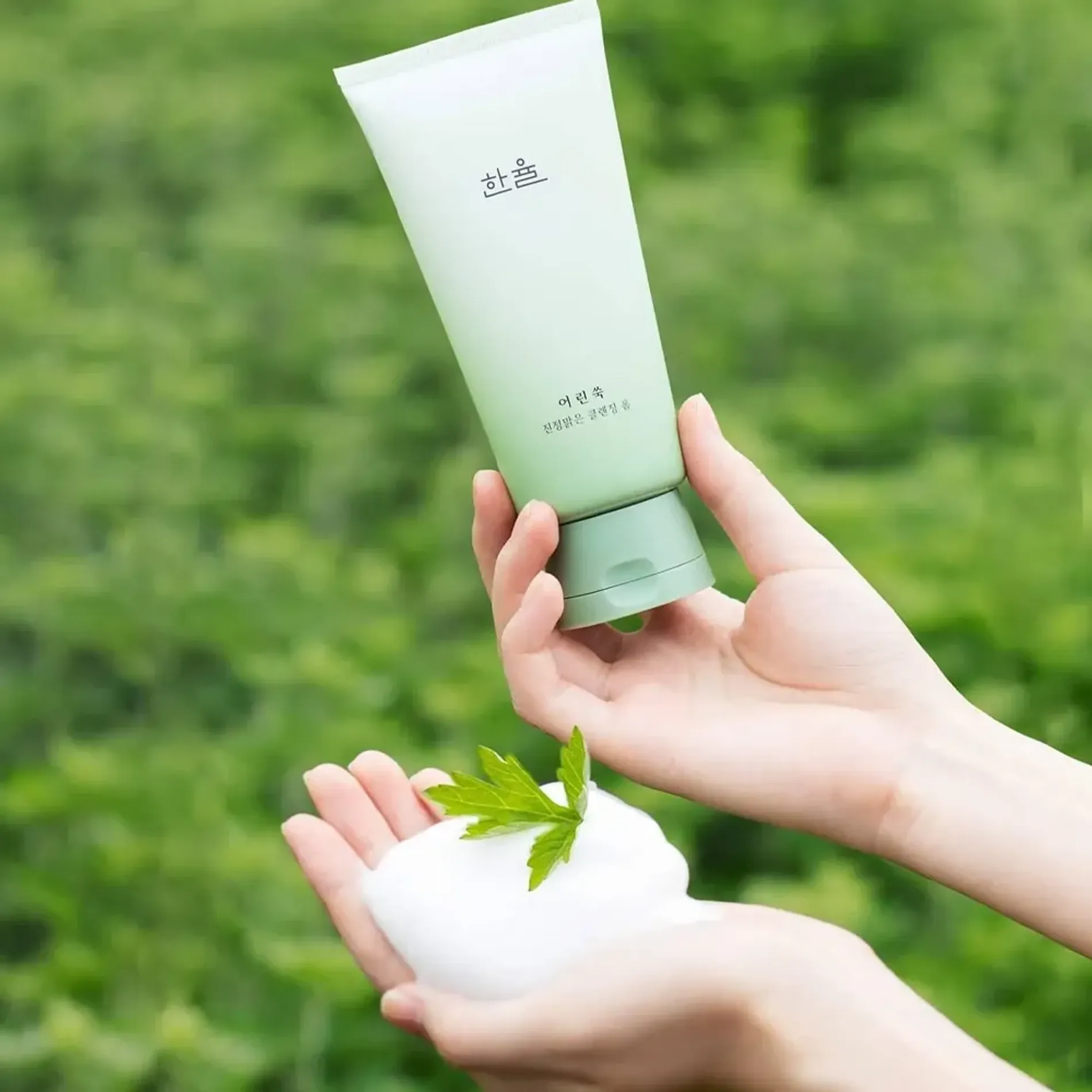 sua-rua-mat-lam-sach-da-hanyul-pure-artemisia-calming-foam-cleanser-120g-4