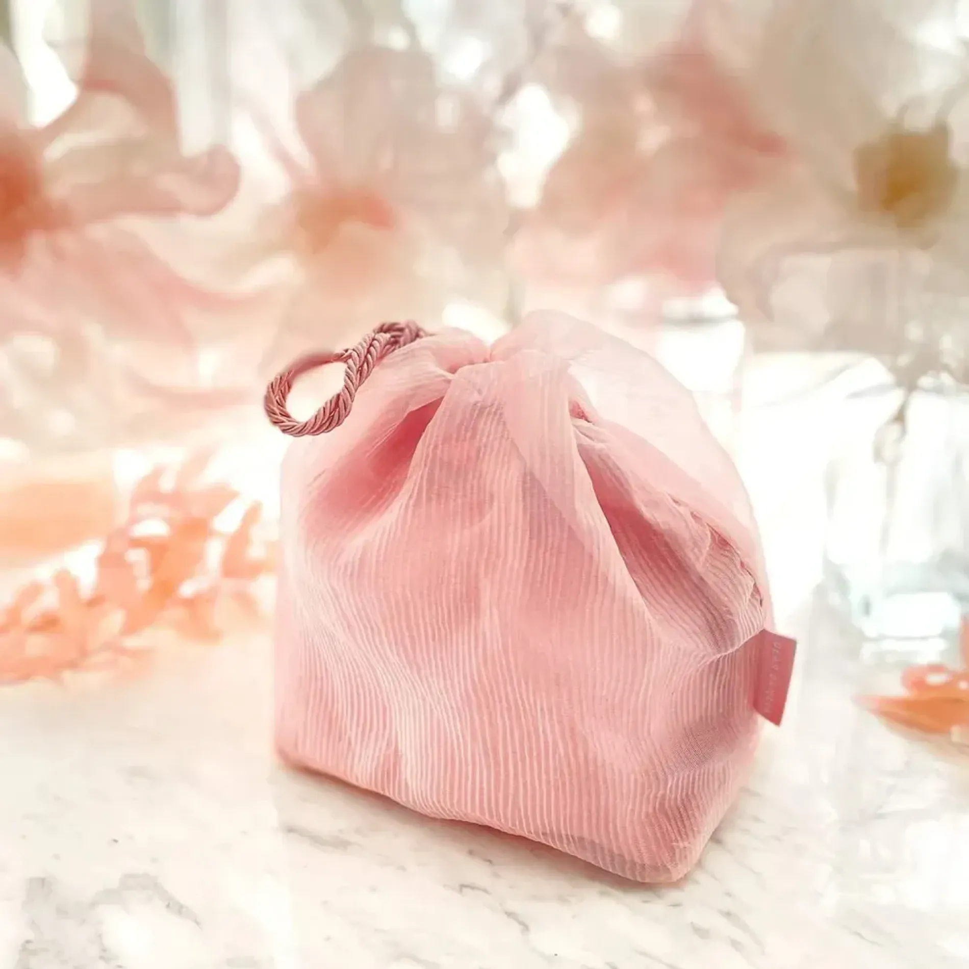 gwp-tui-dung-do-trang-diem-dear-dahlia-blooming-edition-garden-of-light-pouch-2