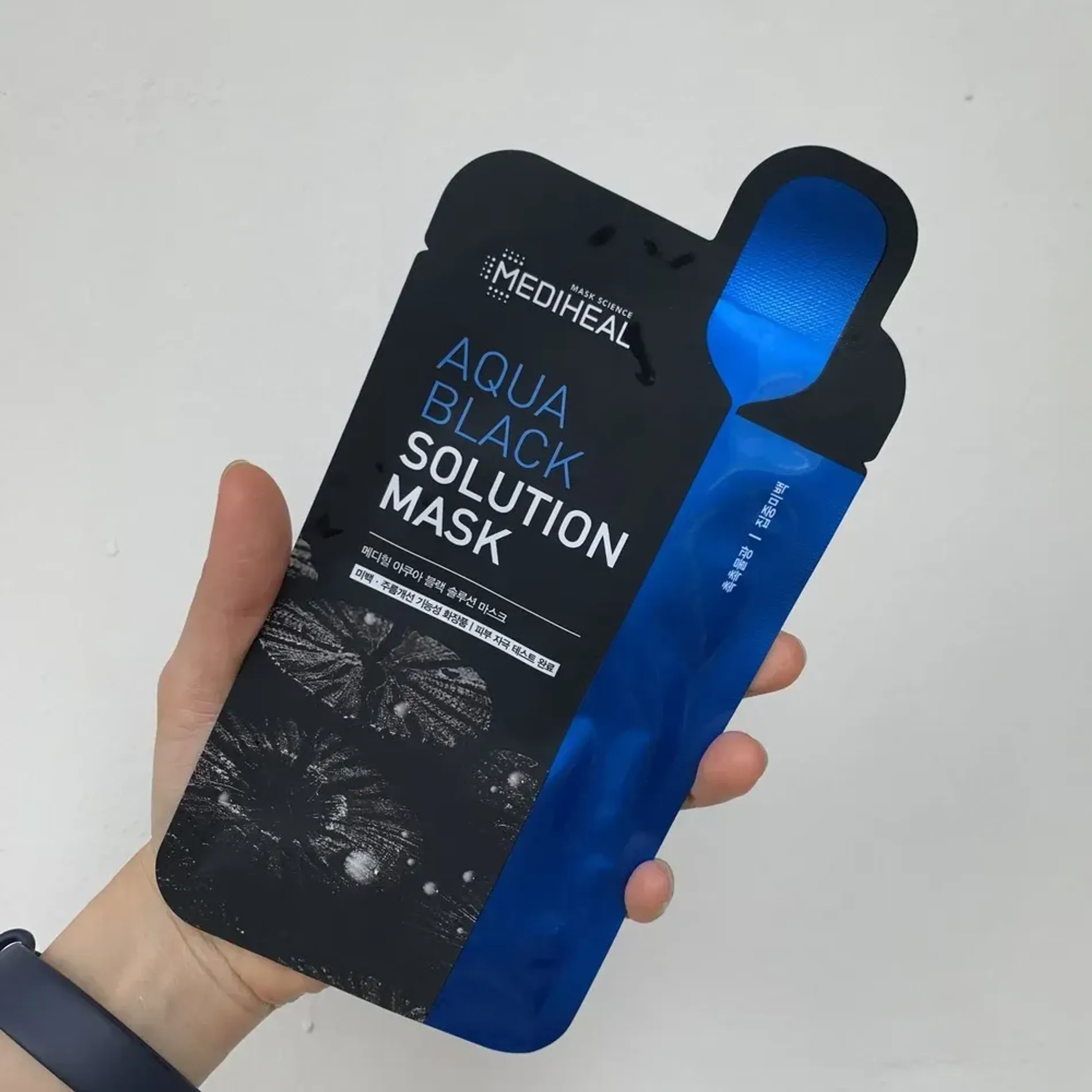 mat-na-than-hoat-tinh-hut-ba-nhon-mediheal-aqua-black-solution-mask-20ml-2