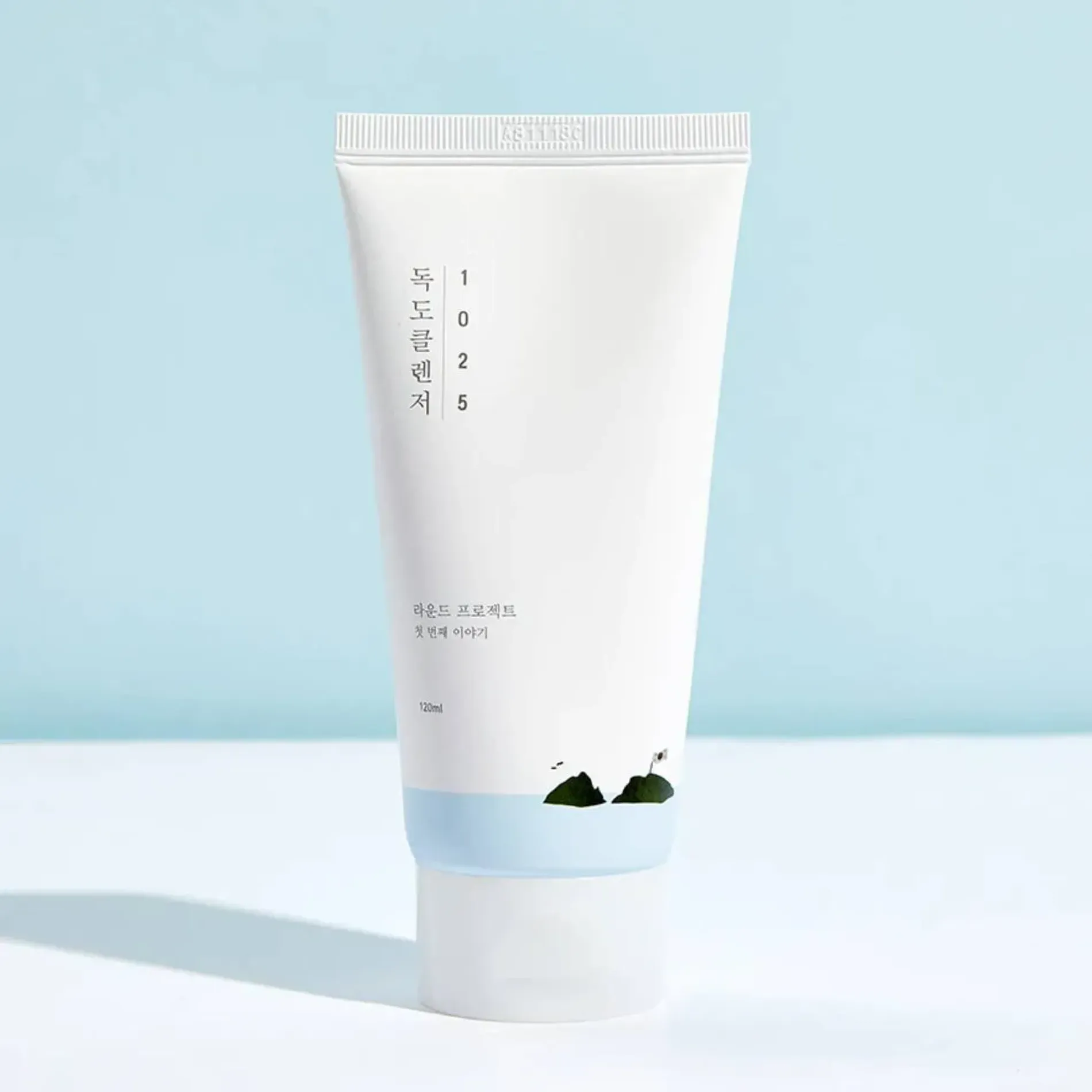 sua-rua-mat-round-lab-lam-sach-diu-nhe-kiem-soat-dau-thua-1025-dokdo-cleanser-150ml-1