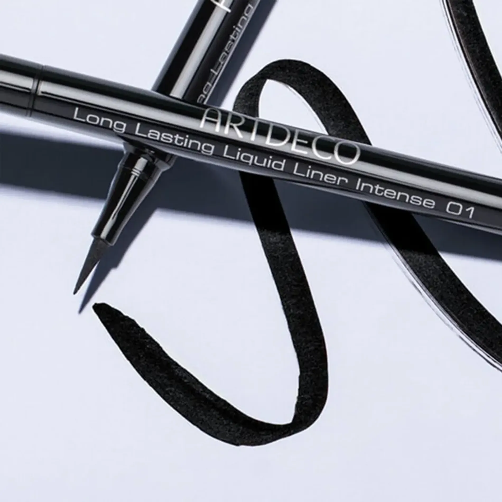 but-ke-mat-nuoc-artdeco-long-lasting-3