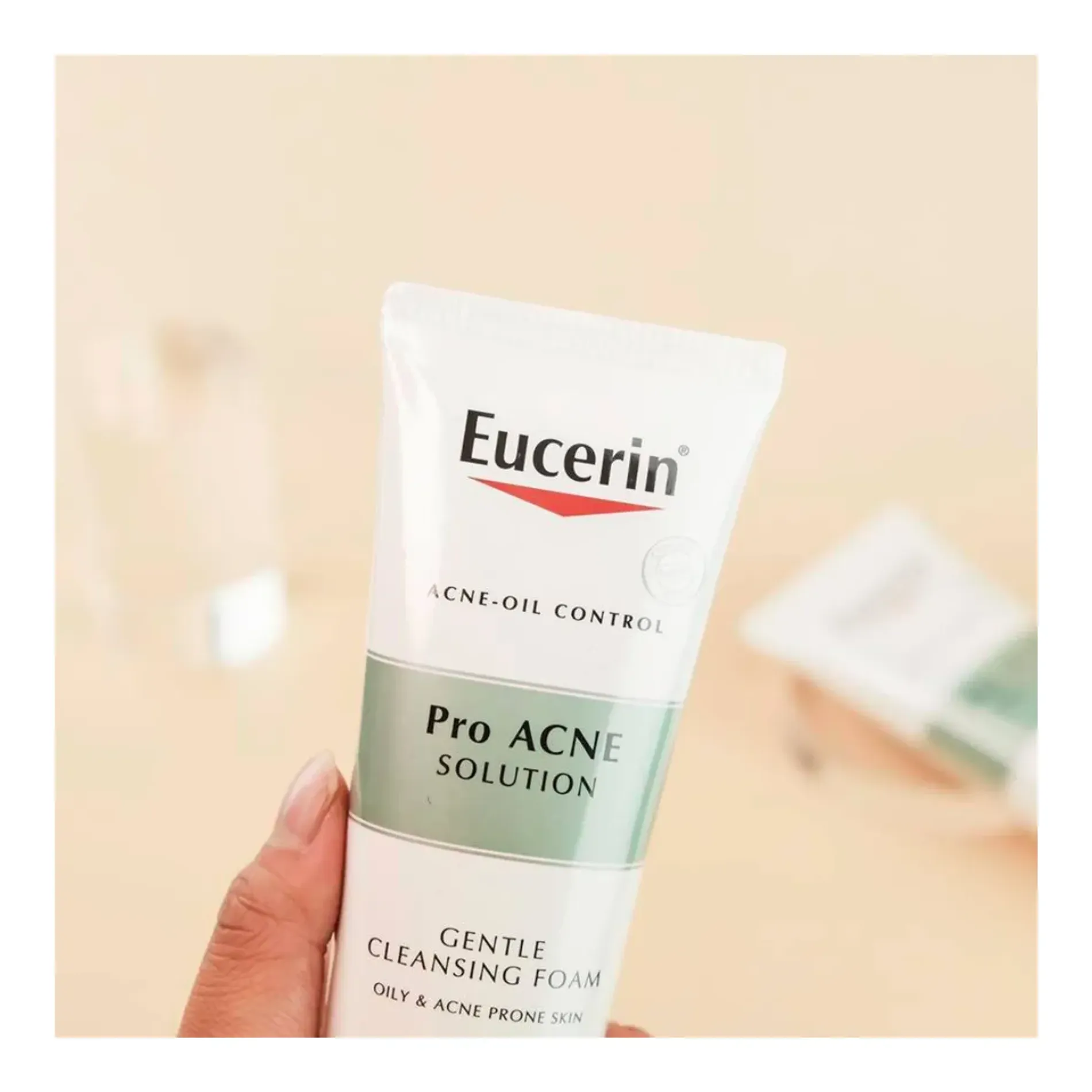 sua-rua-mat-tao-bot-da-mun-150g-eucerin-proacne-cleansing-foam-150g-4