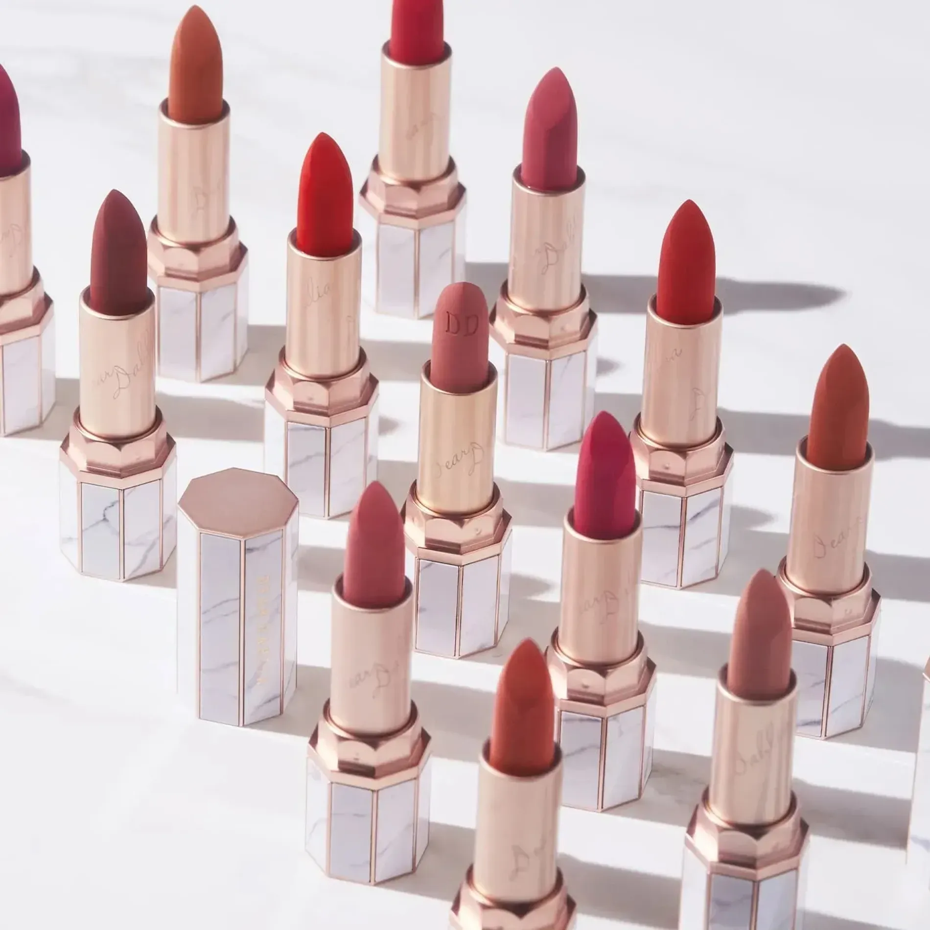 set-2-son-thoi-hieu-ung-li-min-dear-dahlia-lip-paradise-effortless-matte-lipstick-mau-m111-lily-5