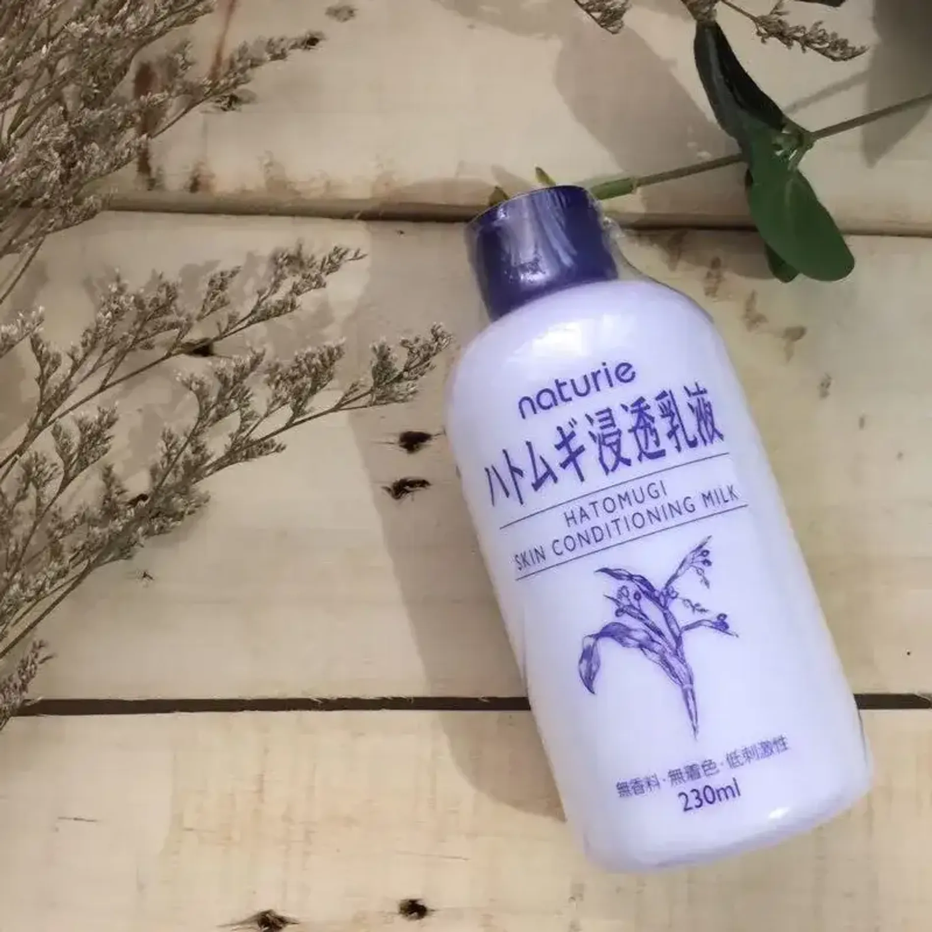 sua-duong-da-hat-y-di-naturie-hatomugi-skin-conditioning-milky-230ml-5