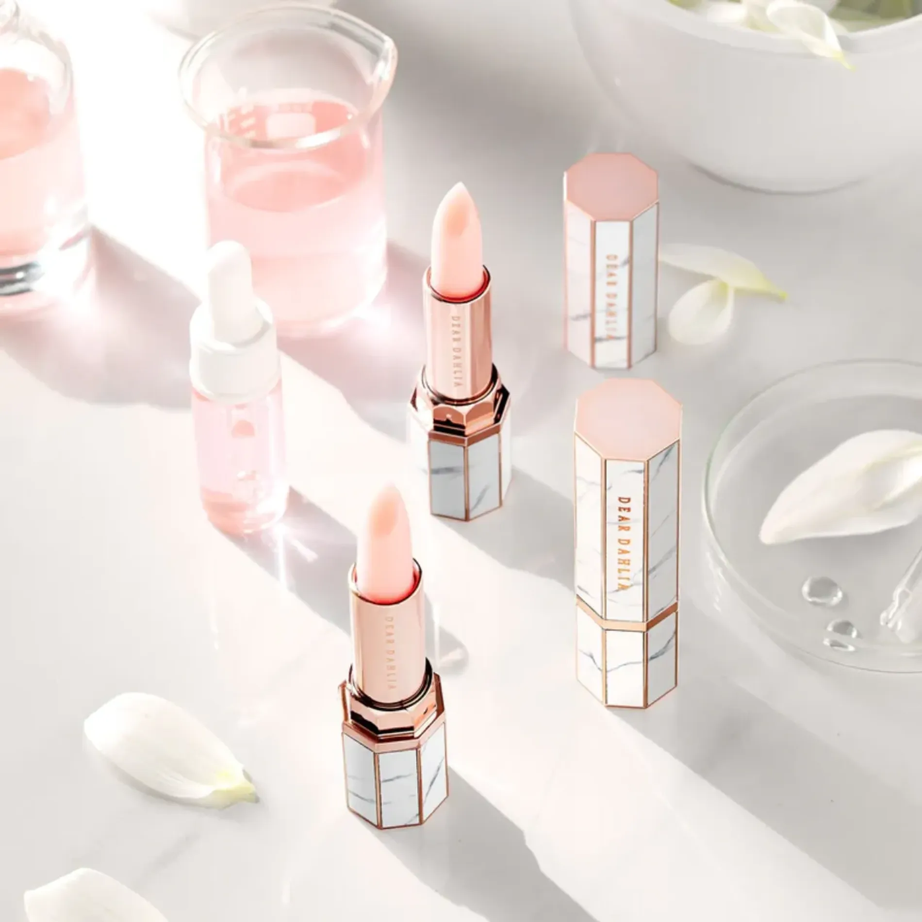 son-duong-moi-cham-soc-diu-nhe-dear-dahlia-lip-paradise-blooming-balm-nourishing-moisture-balm-1-4