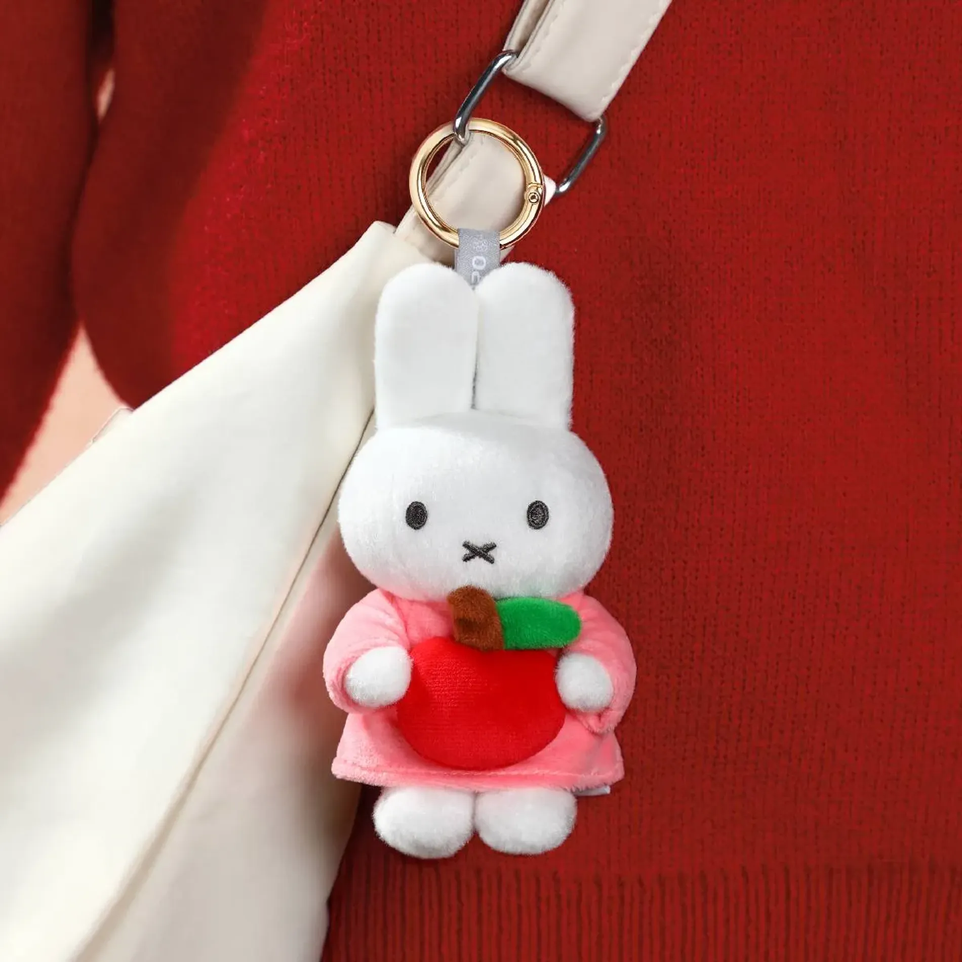 miffy-tao-vipo-miffy-with-apple-keychain-3