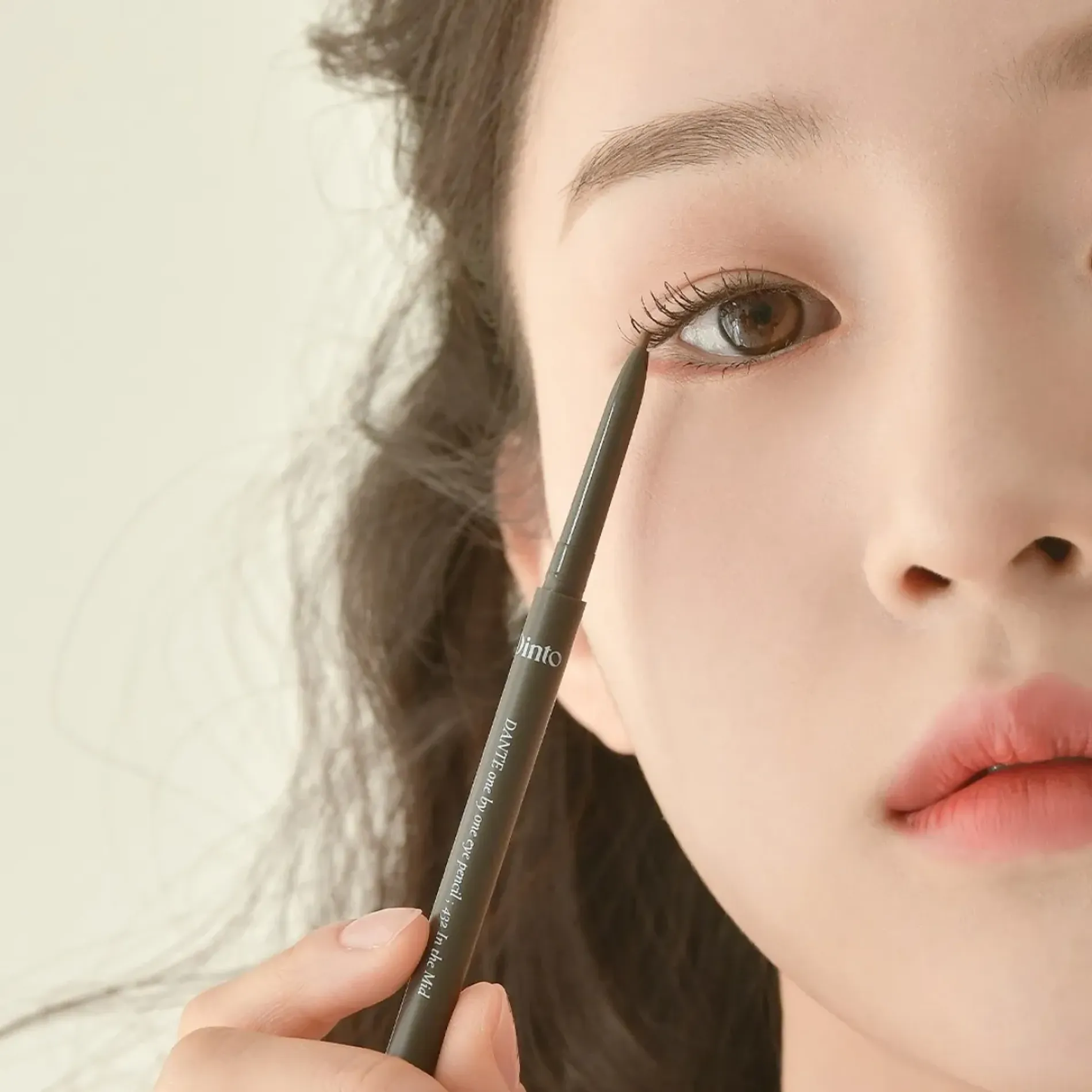 chi-ke-mat-thuan-chay-dinto-dante-one-by-one-eye-pencil-05g-1
