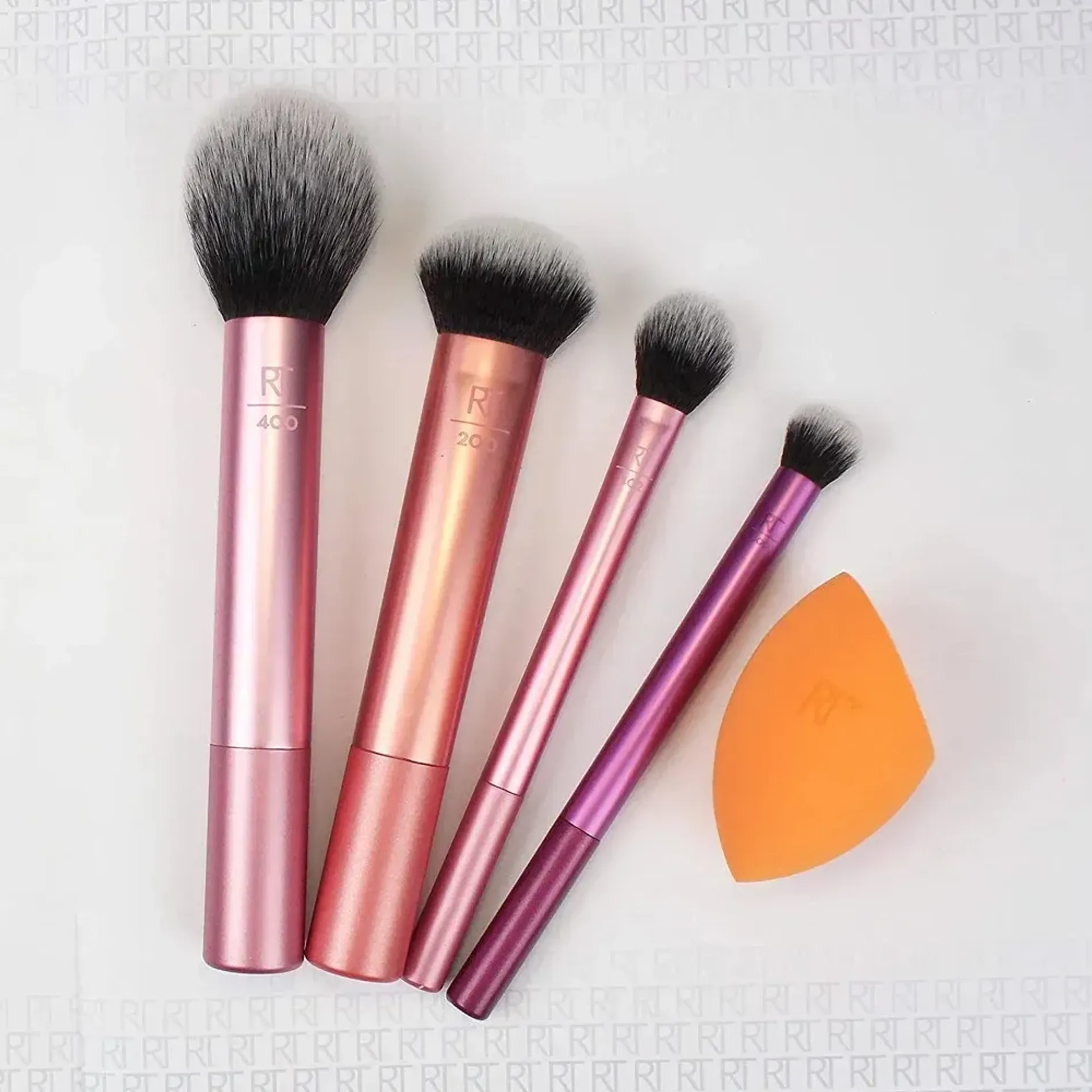 set-co-va-bong-mut-trang-diem-real-techniques-everyday-essentials-5pcs-2