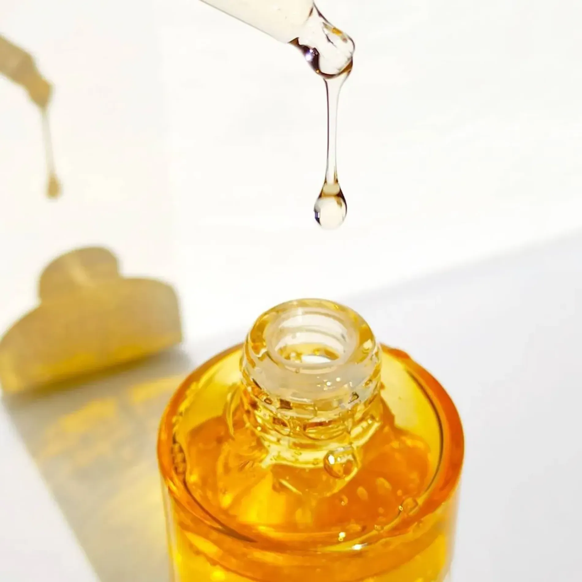 tinh-chat-keo-ong-banila-co-cap-am-miss-flower-mr-honey-propolis-rejuvenating-ampoule-50ml-3