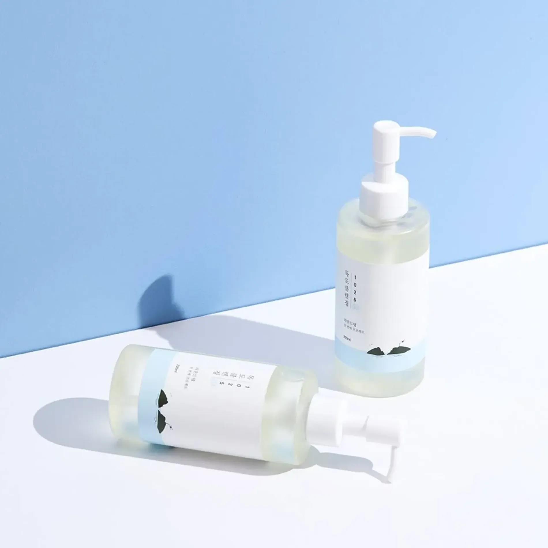 dau-tay-trang-round-lab-lam-sach-diu-nhe-1025-dokdo-cleansing-oil-200ml-10