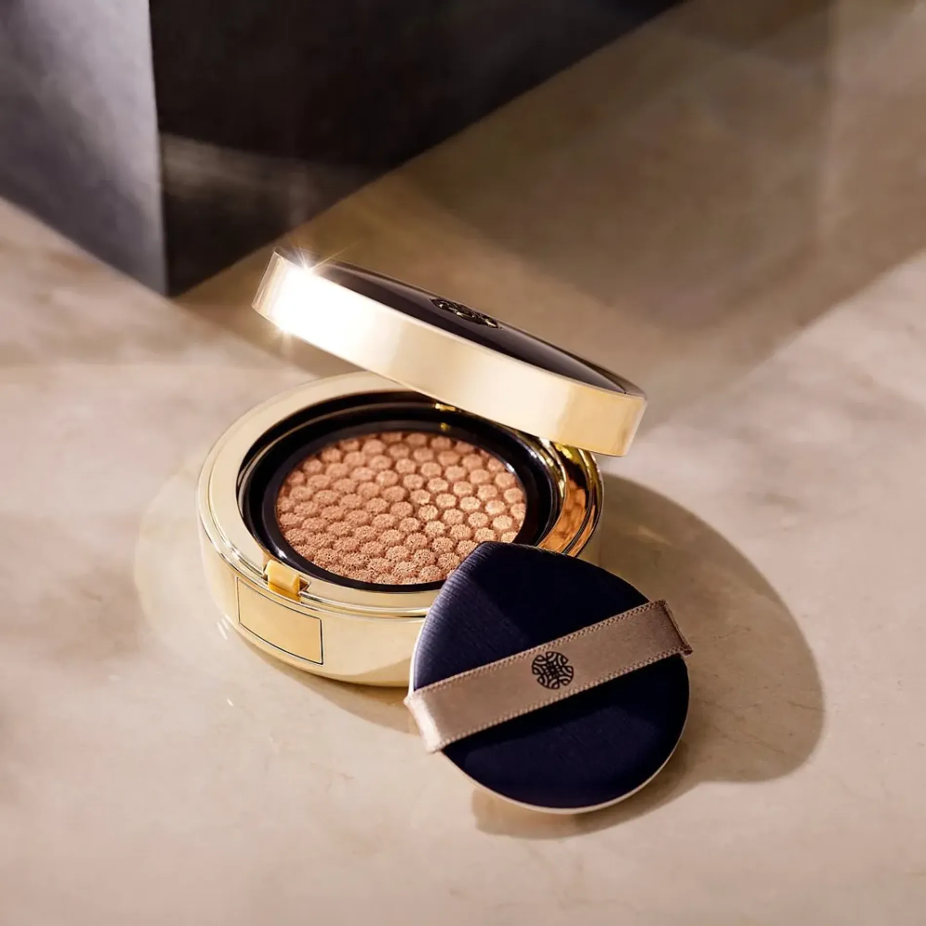 phan-nuoc-che-khuyet-diem-ohui-ultimate-cover-cushion-satin-finish-15g-tang-kem-loi-1