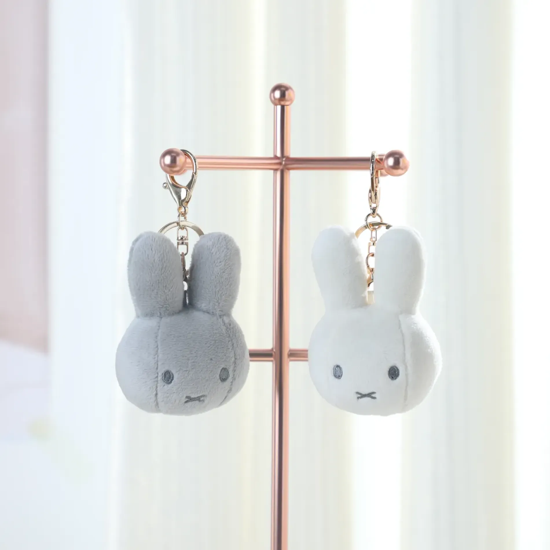 moc-khoa-miffy-vipo-x-miffy-soft-plush-keyring-mau-trang-10cm-5