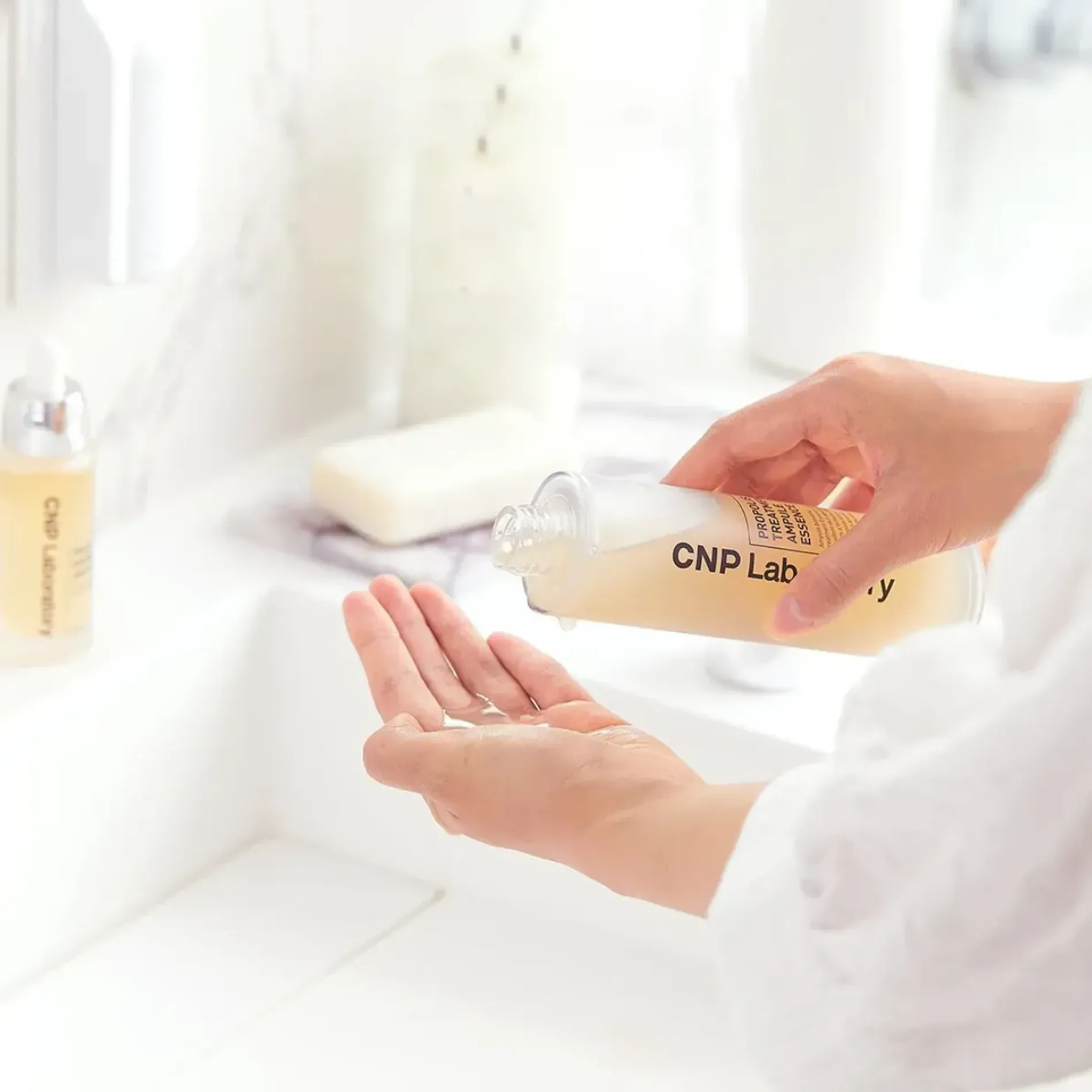 nuoc-than-keo-ong-cap-am-phuc-hoi-da-cnp-propolis-treatment-ampoule-essence-50ml-3