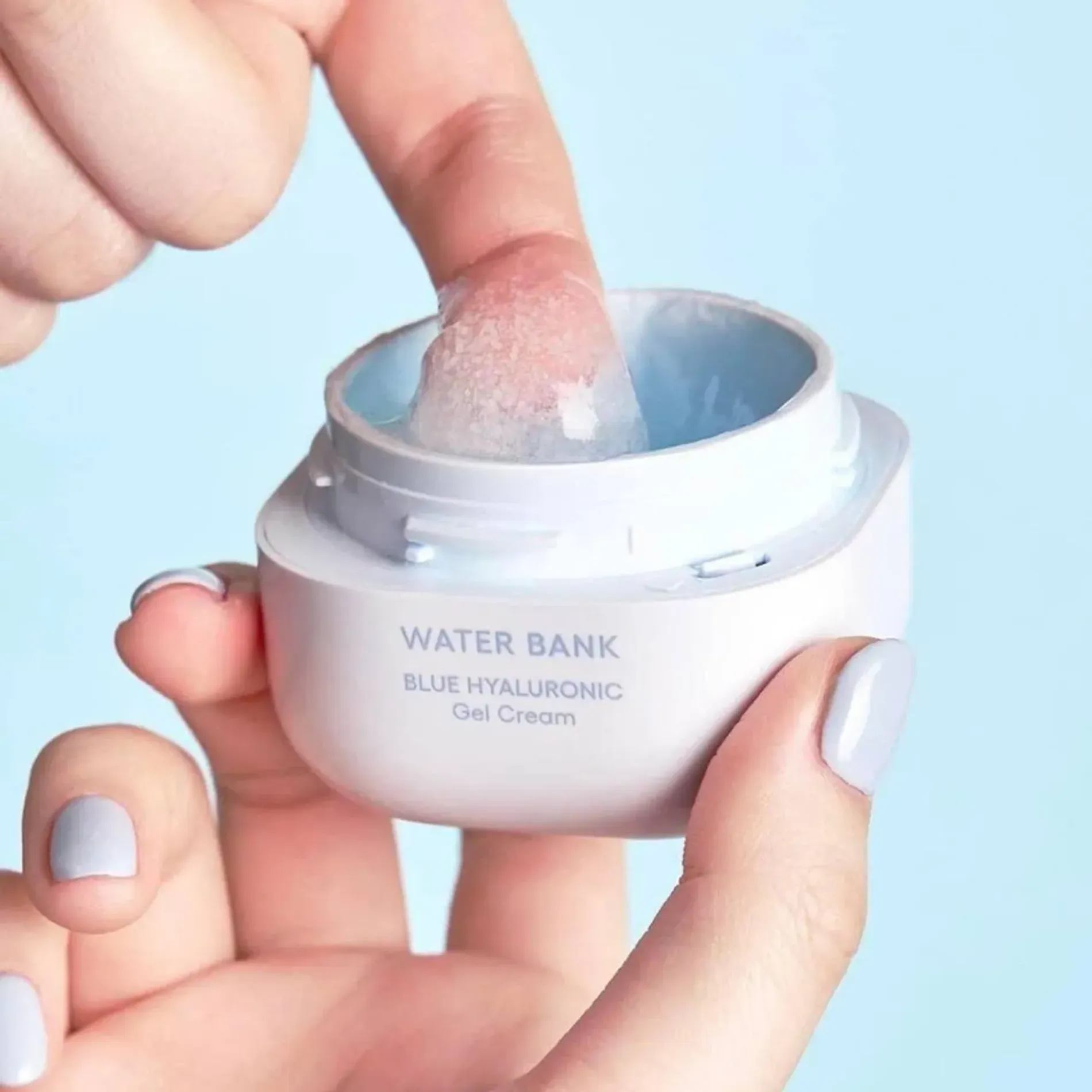 phien-ban-moi-2024-kem-duong-laneige-cap-am-cho-da-mem-mai-water-bank-blue-hyaluronic-gel-cream-50ml-4