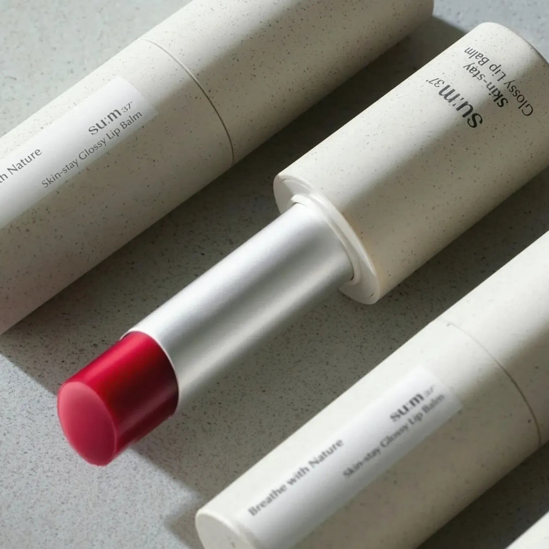 son-duong-thuan-chay-co-mau-sum37-skin-stay-glossy-lip-balm-55g-3