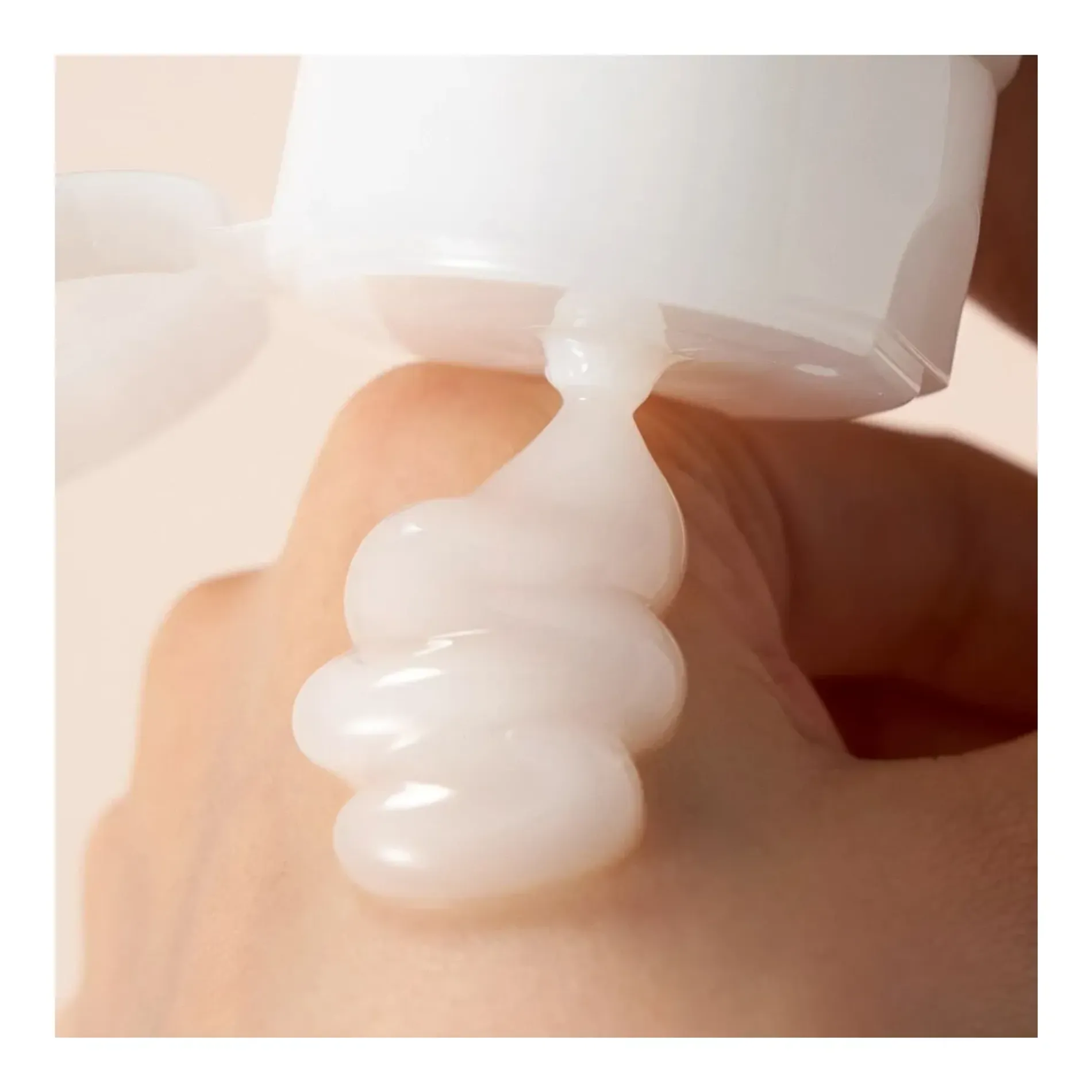 gwp-tay-te-bao-chet-carezone-diu-nhe-da-deep-clean-gentle-peeling-gel-30ml-3