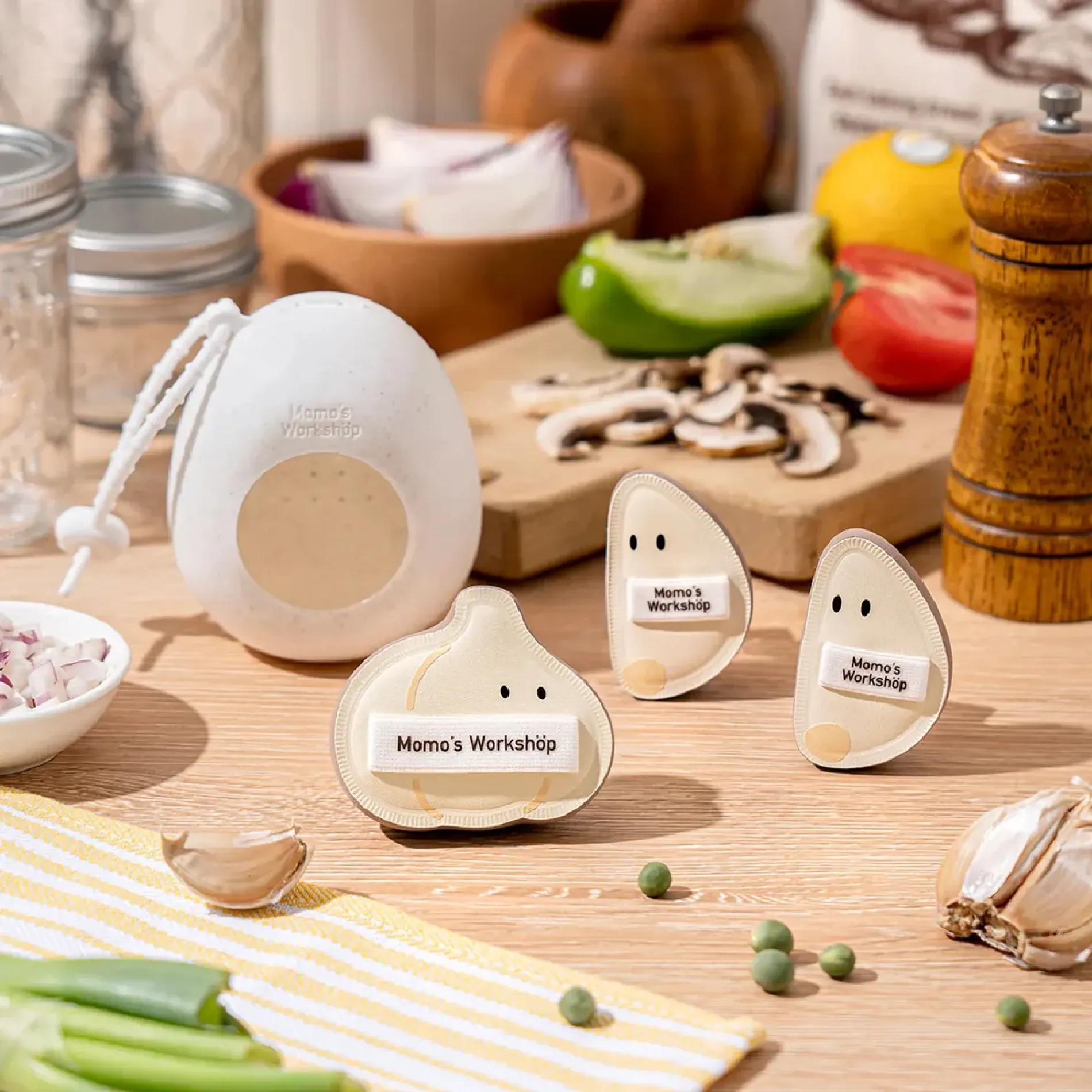 bong-mut-trang-diem-momos-workshop-bento-buddies-airy-mallow-puff-garlic-crew-dry-use-3pcs-7