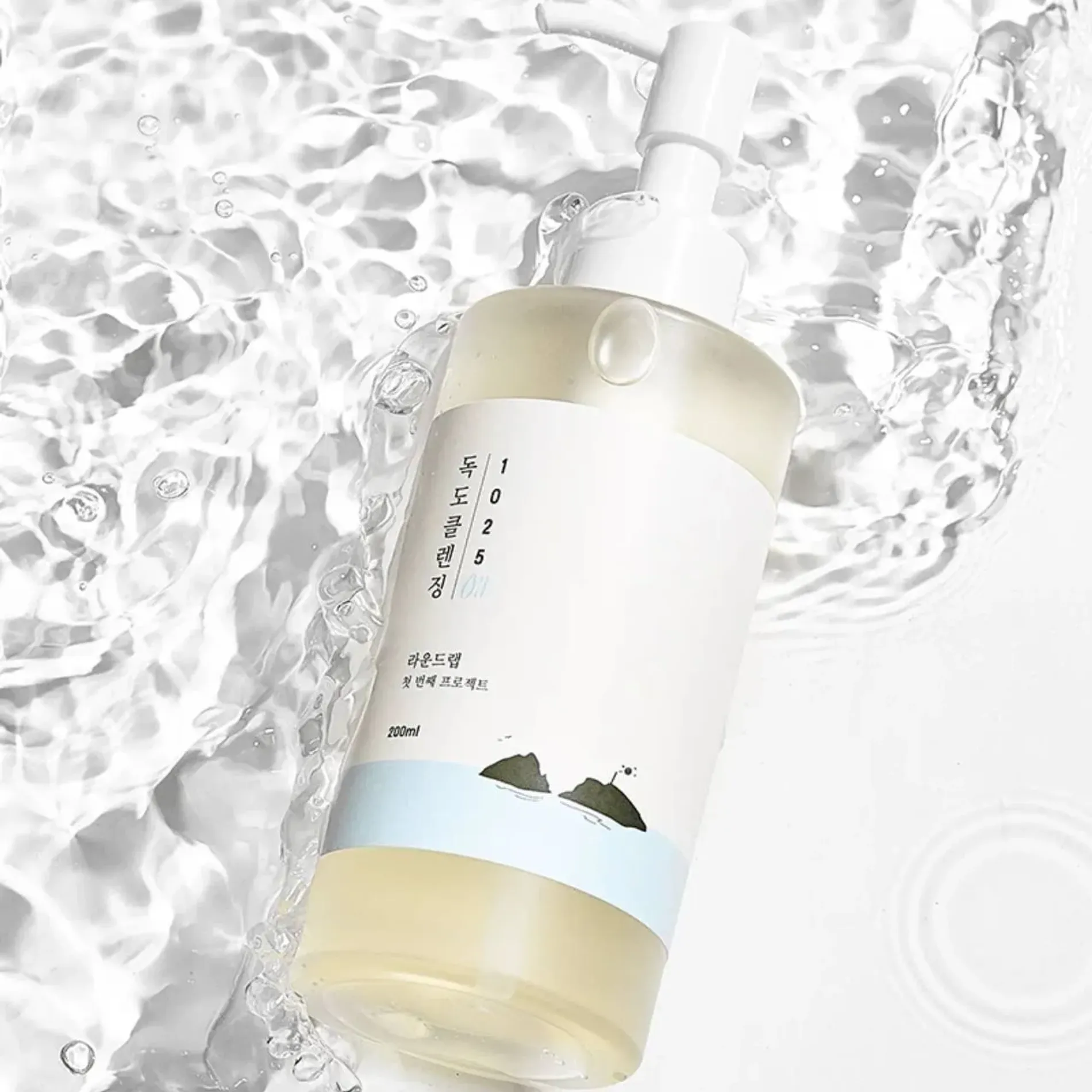 dau-tay-trang-round-lab-lam-sach-diu-nhe-1025-dokdo-cleansing-oil-200ml-2