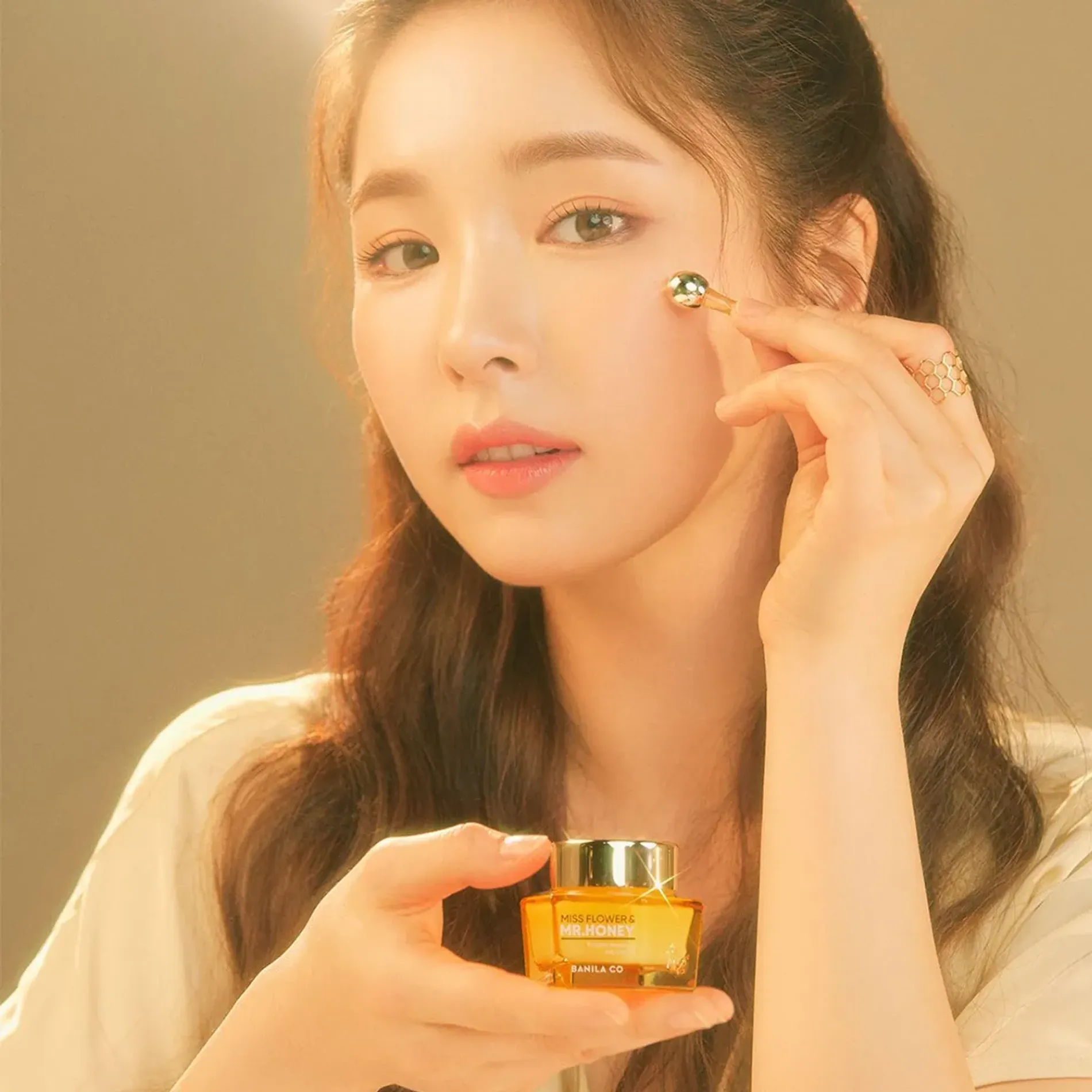 kem-duong-vung-mat-banila-co-cap-am-san-chac-da-miss-flower-mr-honey-propolis-rejuvenating-eye-cream-20ml-6