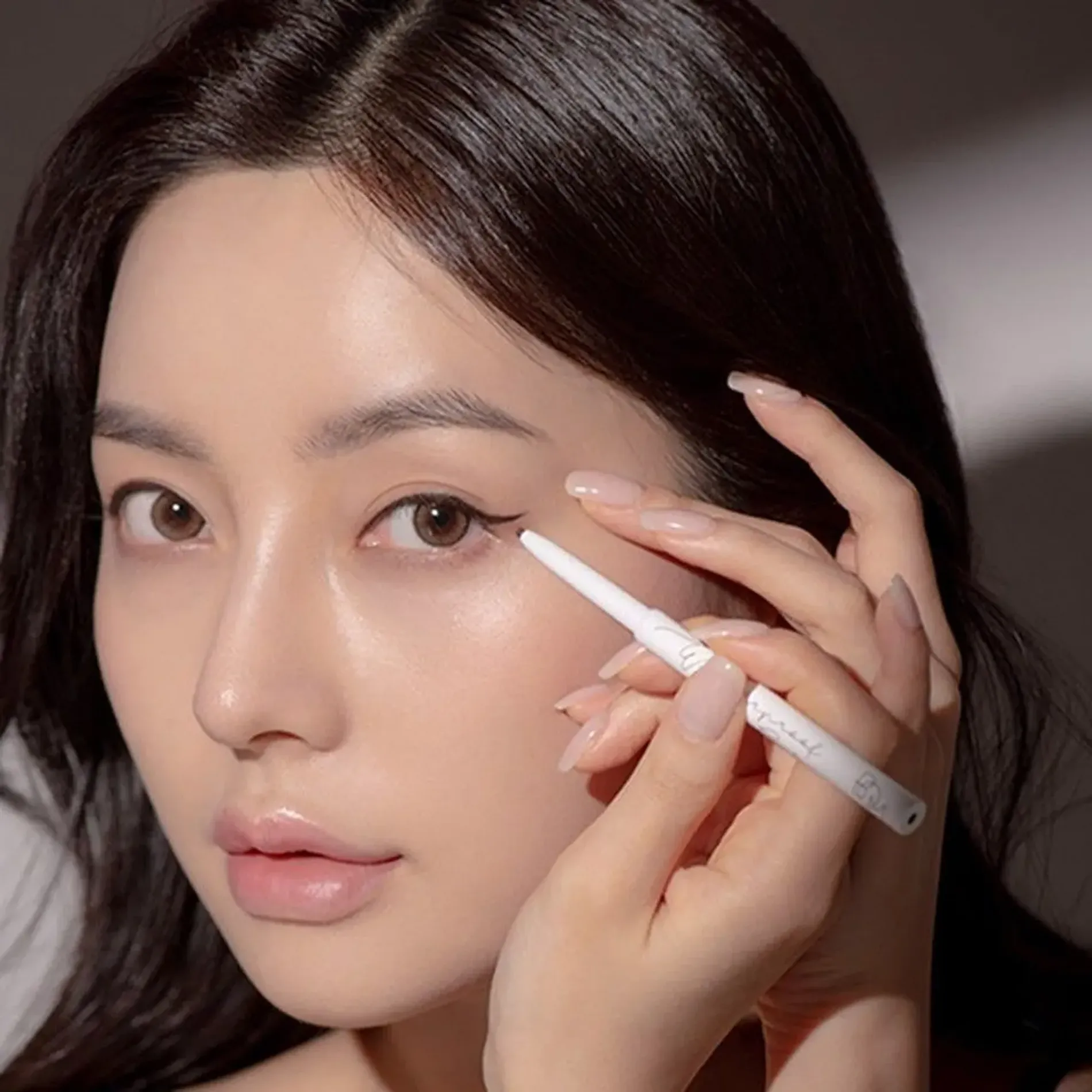 chi-ke-mat-nuoc-lau-troi-bom-wonderproof-gel-slim-eyeliner-01g-5