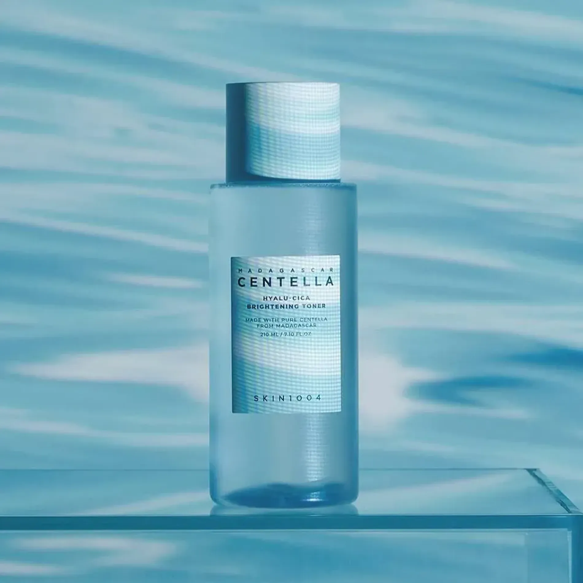 nuoc-hoa-hong-duong-am-va-sang-da-skin1004-madagascar-centella-hyalu-cica-brightening-toner-210ml-2