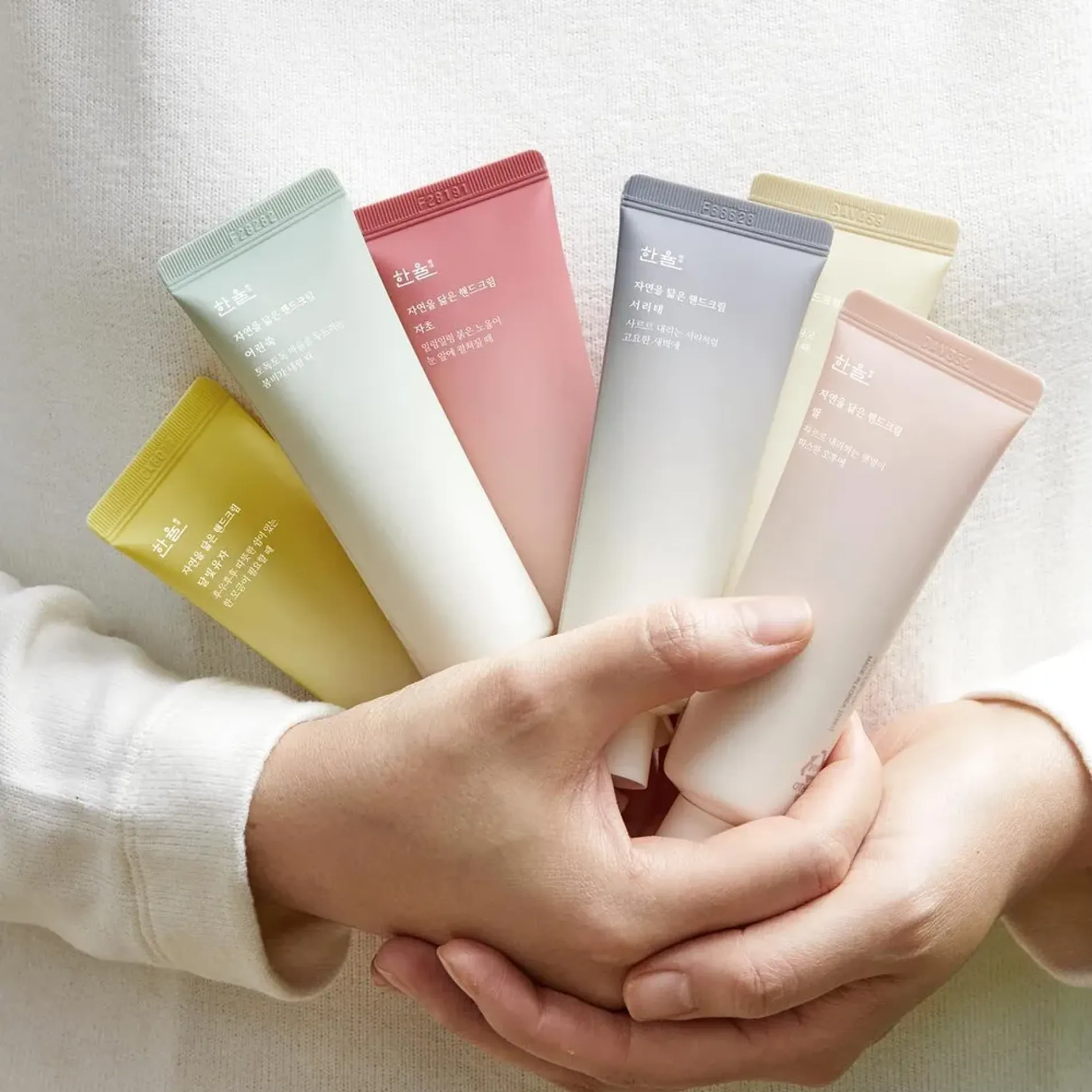 kem-duong-mem-da-tay-hanyul-hand-cream-natural-50ml-9