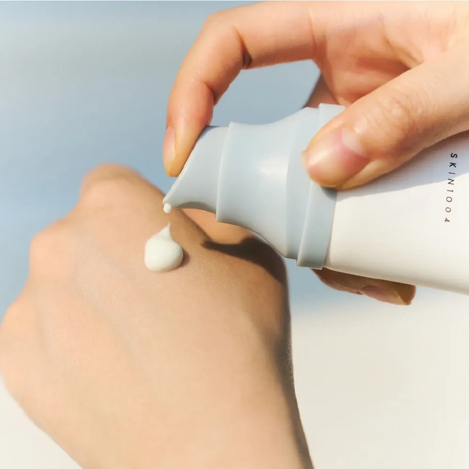 tinh-chat-chong-nang-skin1004-madagascar-centella-hyalu-cica-water-fit-sun-serum-spf50-pa-50ml-2