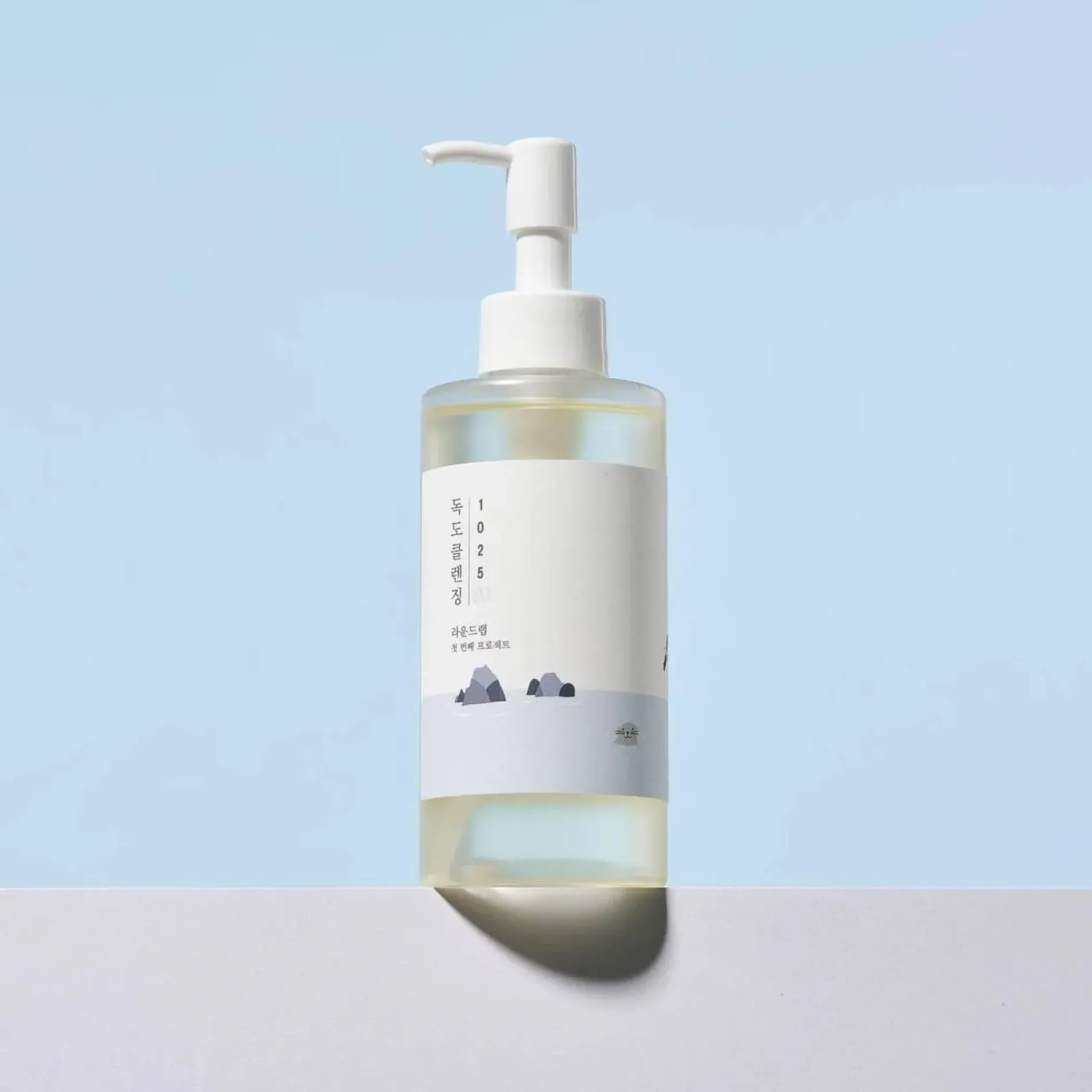 dau-tay-trang-round-lab-lam-sach-diu-nhe-1025-dokdo-cleansing-oil-200ml-6