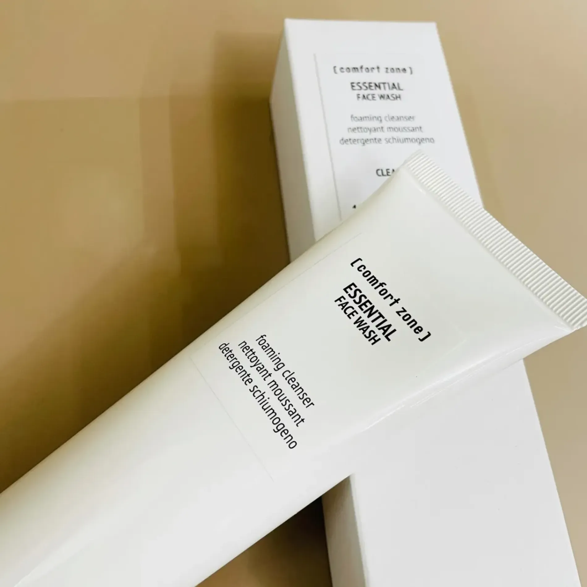 sua-rua-mat-comfort-zone-diu-nhe-danh-cho-moi-loai-da-essential-face-wash-150ml-4