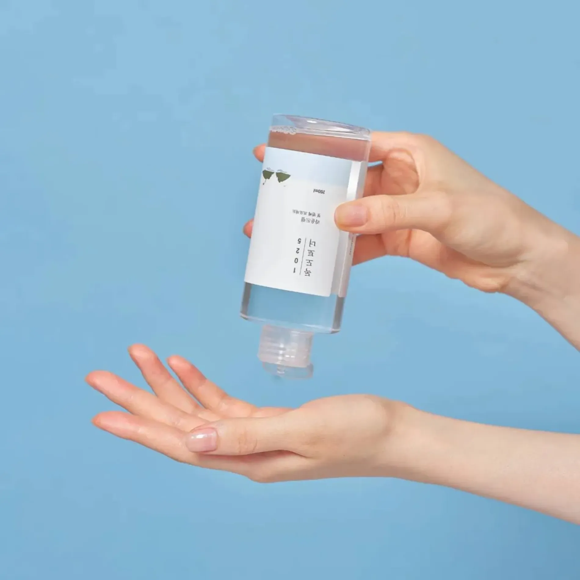 nuoc-can-bang-round-lab-can-bang-do-ph-1025-dokdo-toner-200ml-6