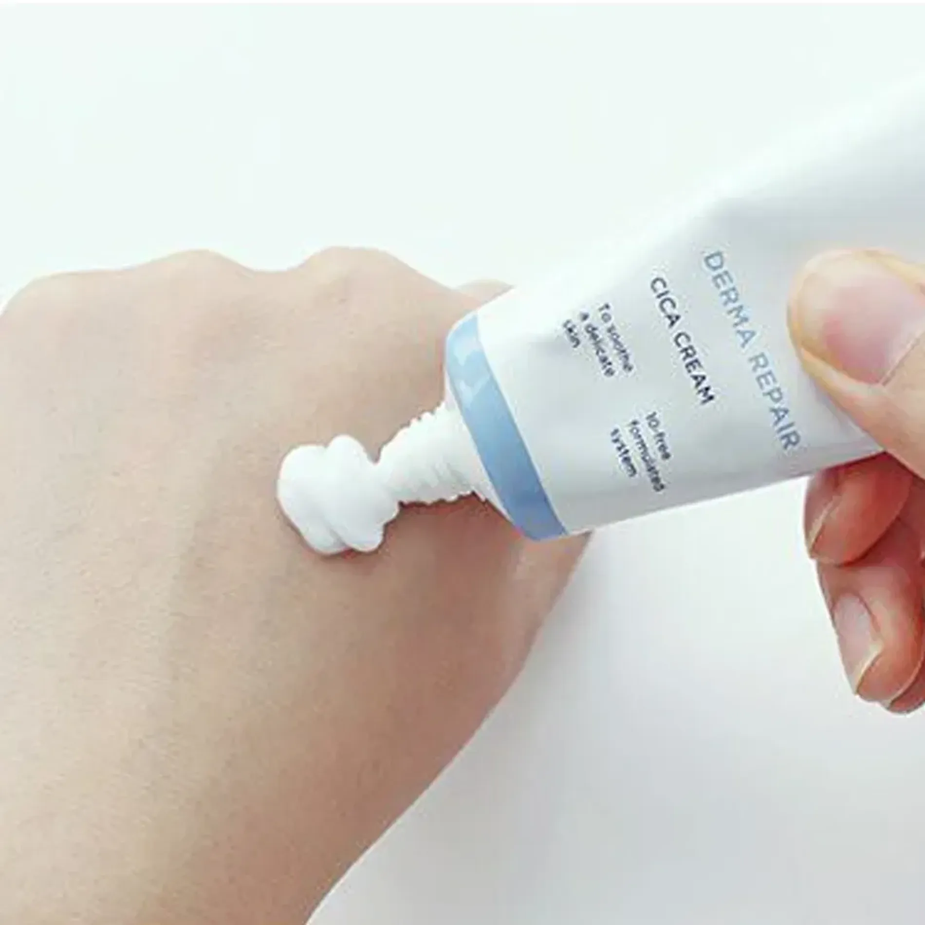 kem-duong-am-da-mun-iope-derma-repair-cica-cream-50ml-2