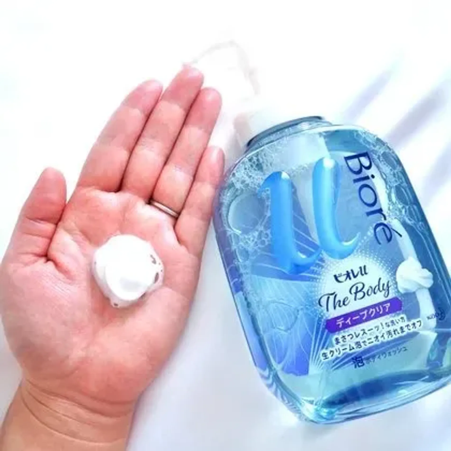 bot-tam-sieu-min-biore-u-foaming-body-wash-540ml-3