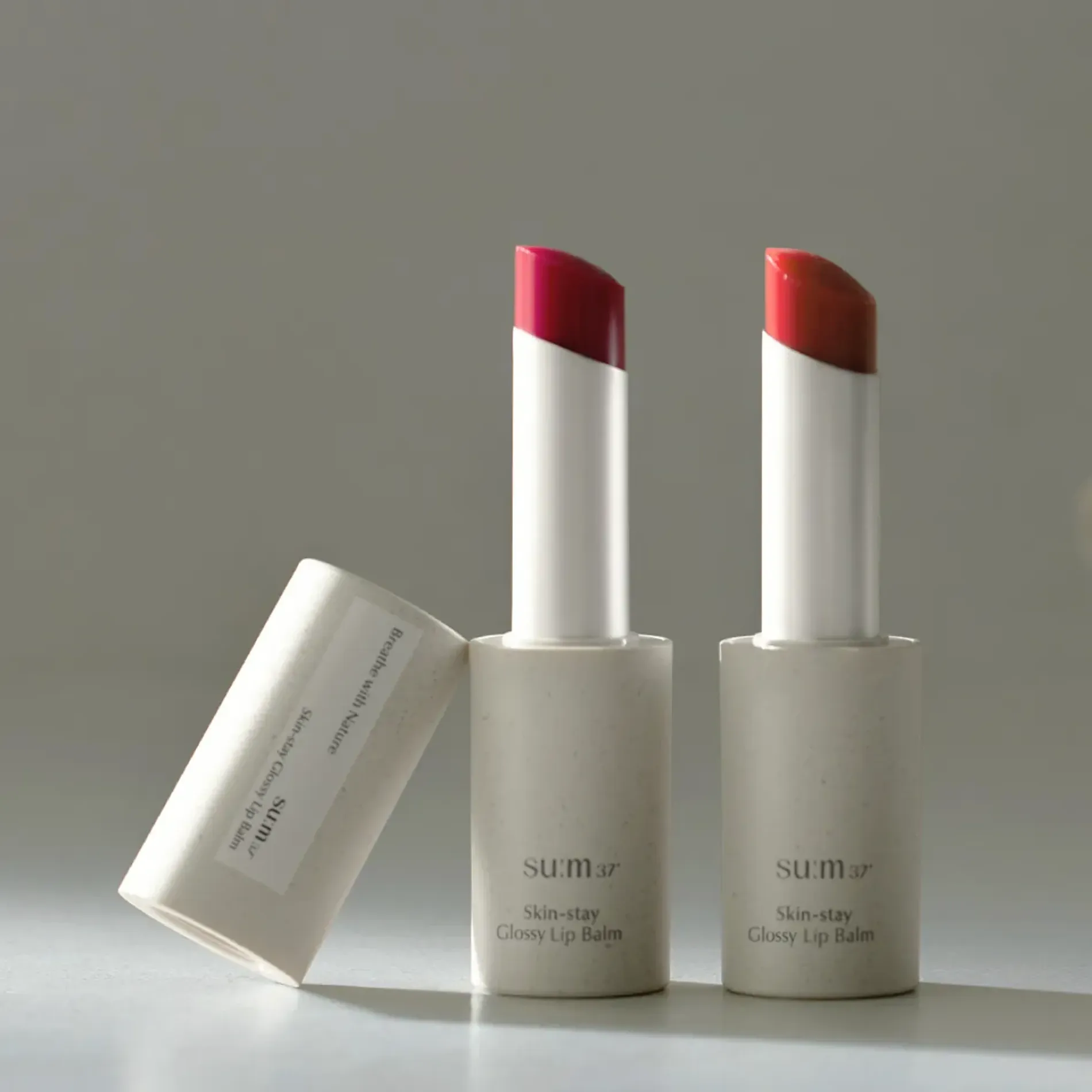 son-duong-thuan-chay-co-mau-sum37-skin-stay-glossy-lip-balm-55g-2