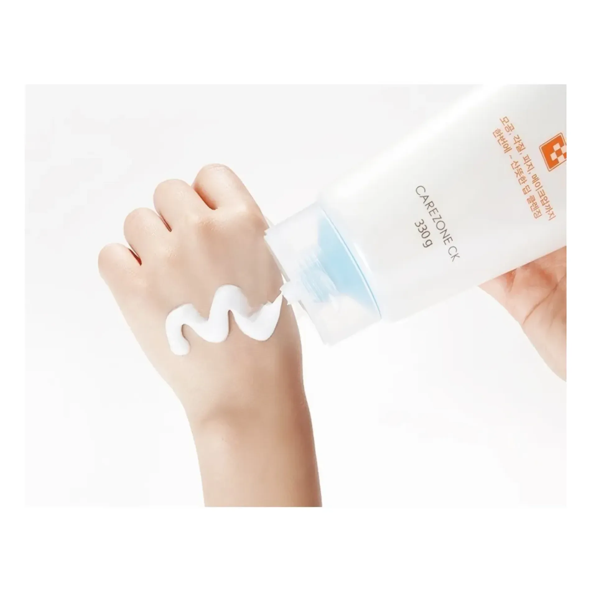 sua-rua-mat-carezone-lam-sach-sau-cho-da-dau-ck-deep-foaming-cleanser-330g-3