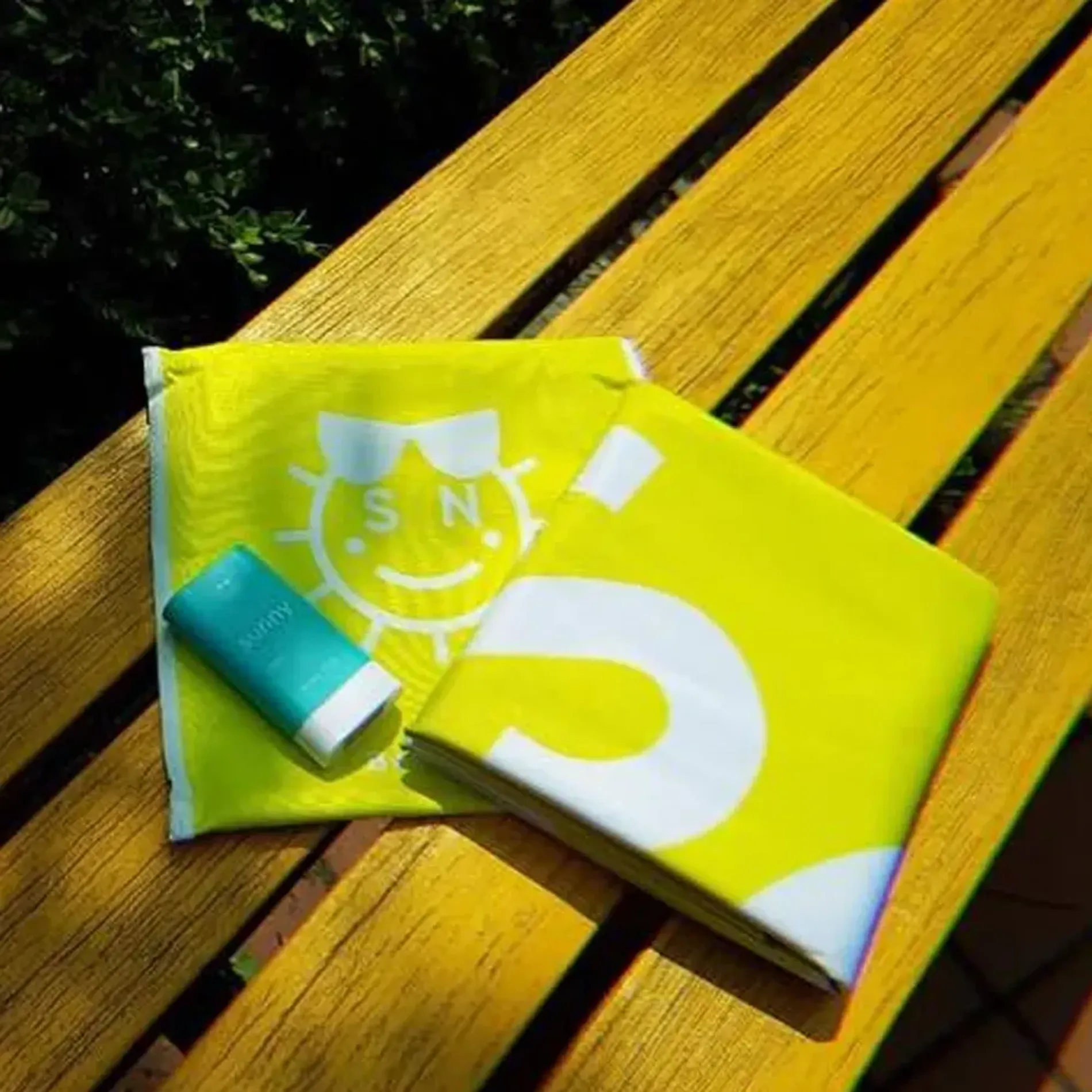 gwp-tham-da-ngoai-banila-co-hello-sunny-picnic-mat-1