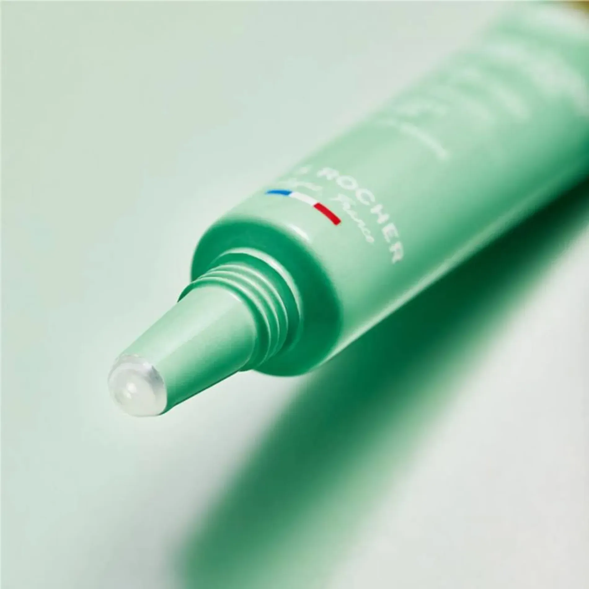 gel-cham-mun-yves-rocher-giam-viem-sebo-pure-3