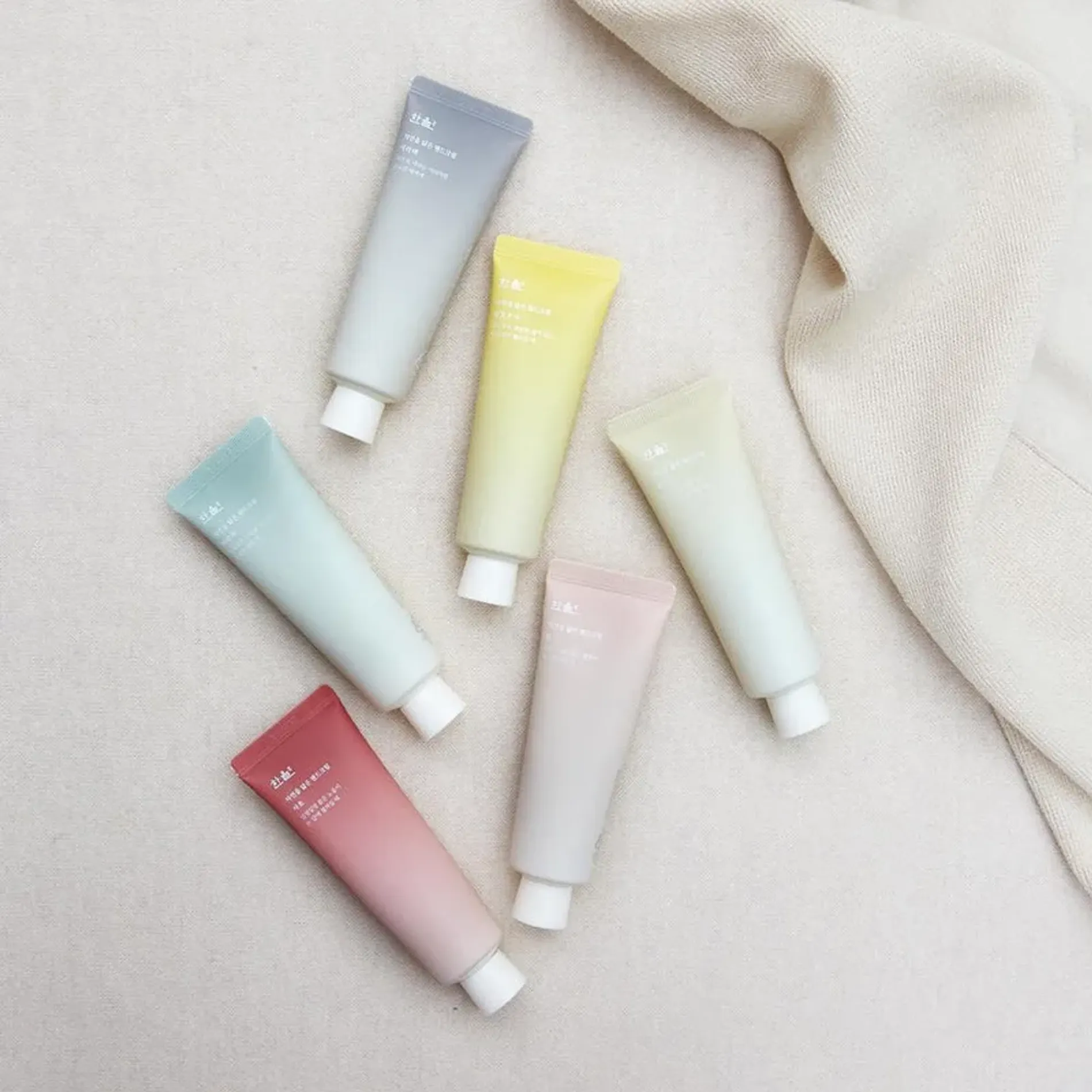 kem-duong-mem-da-tay-hanyul-hand-cream-natural-50ml-11