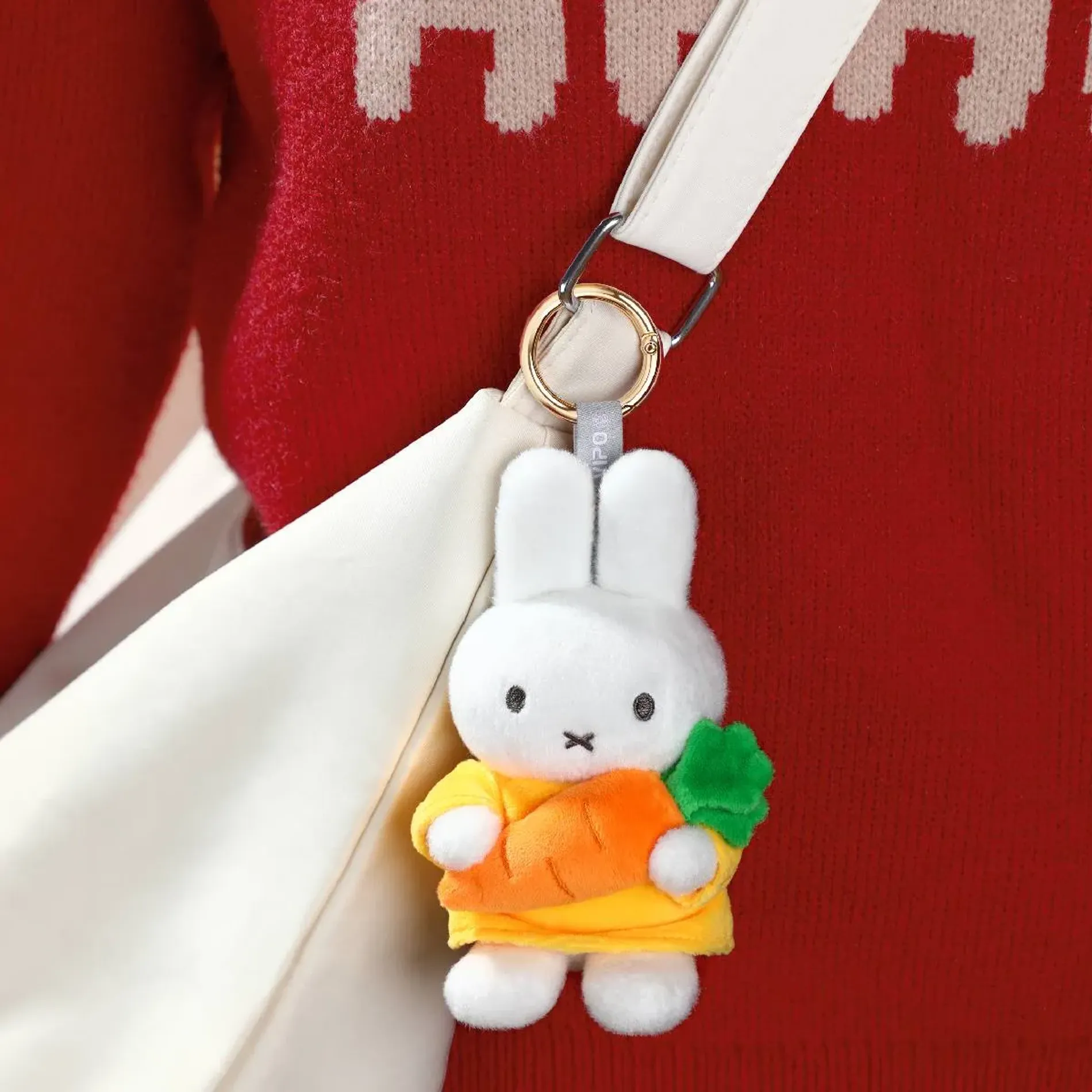 moc-khoa-miffy-ca-rot-vipo-keychain-4