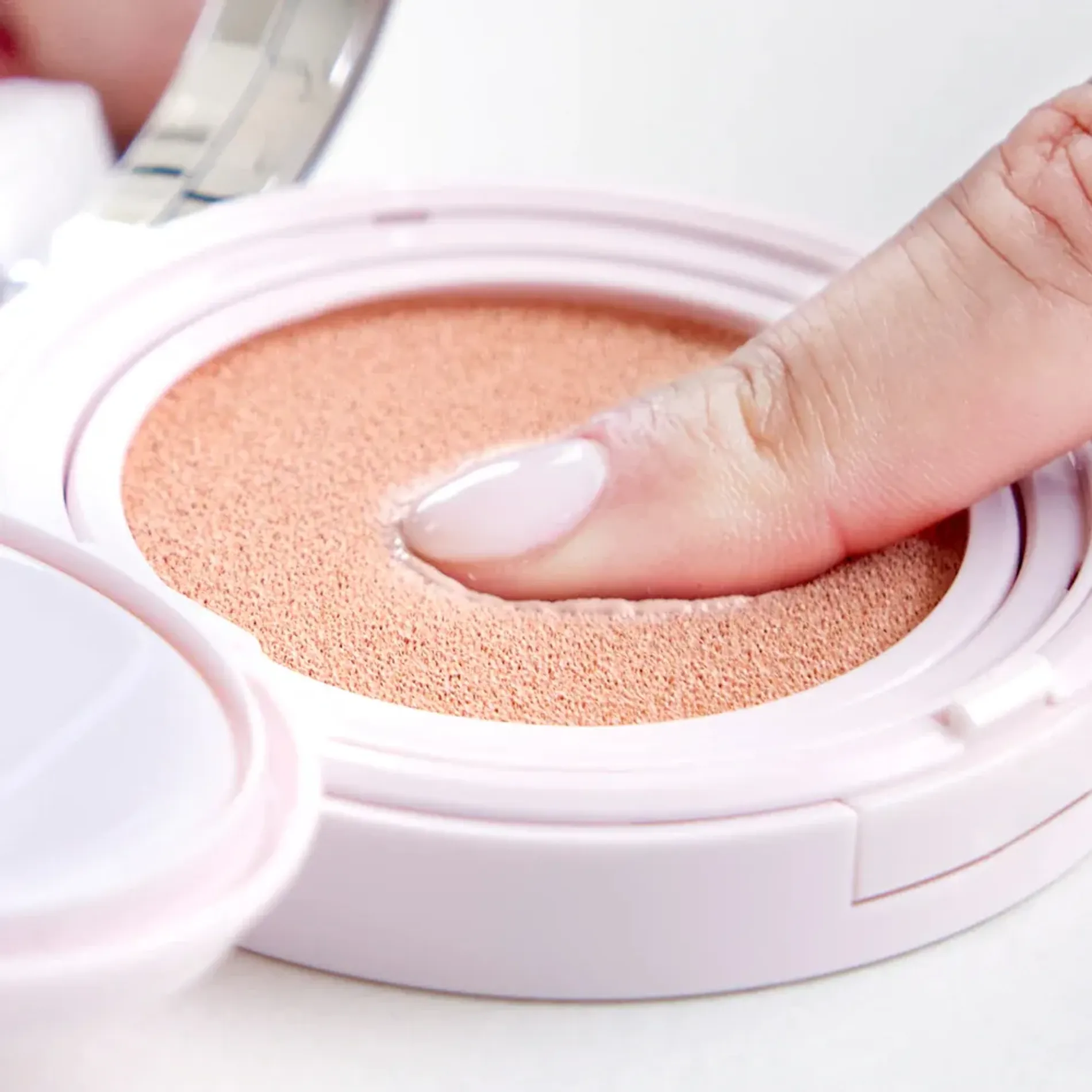 phan-nuoc-nang-tong-da-clio-stay-perfect-tone-up-cushion-spf50-pa-12g-tang-kem-loi-2
