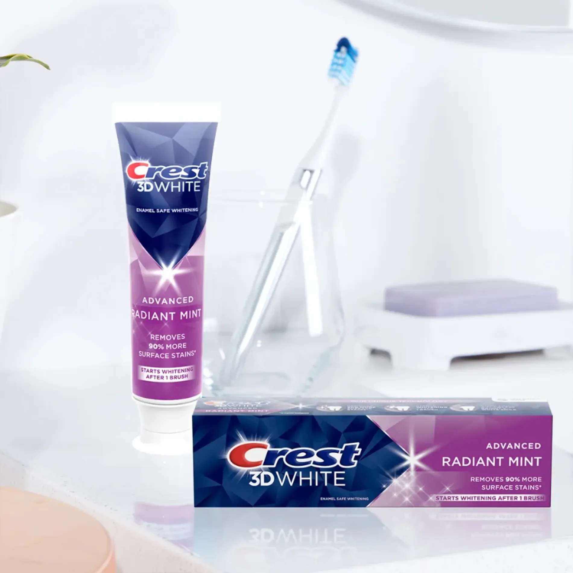 kem-danh-rang-crest-lam-trang-sang-3d-white-toothpaste-radiant-mint-107g-6