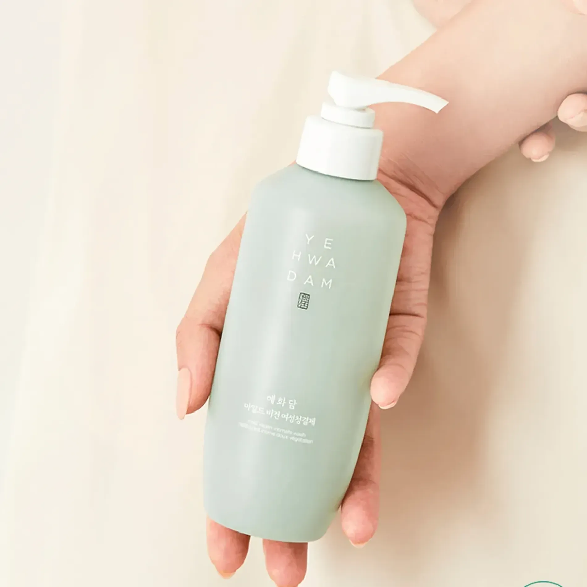 dung-dich-ve-sinh-phu-nu-yehwadam-thao-moc-dong-y-mild-vegan-intimate-wash-200ml-2