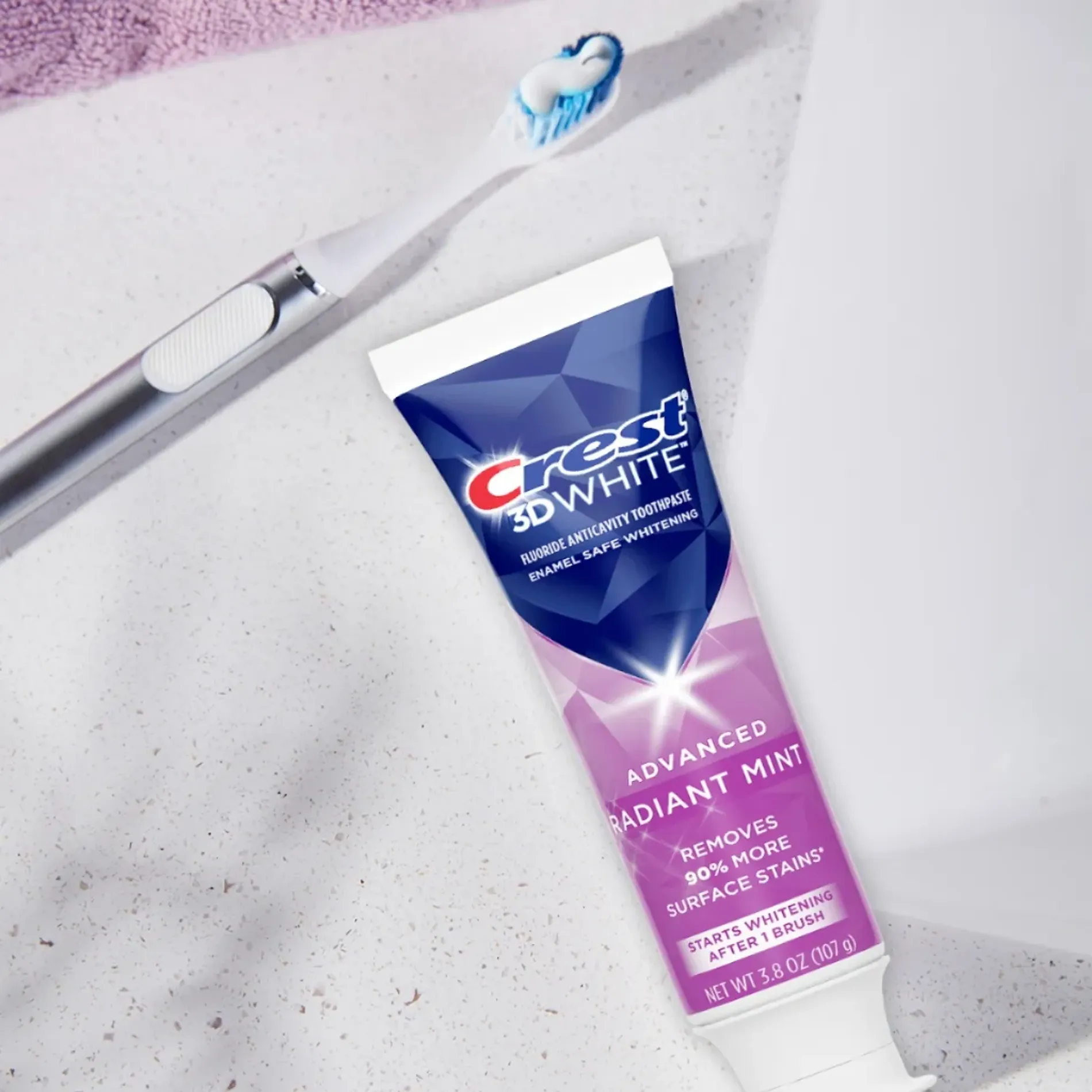 kem-danh-rang-crest-lam-trang-sang-3d-white-toothpaste-radiant-mint-107g-4