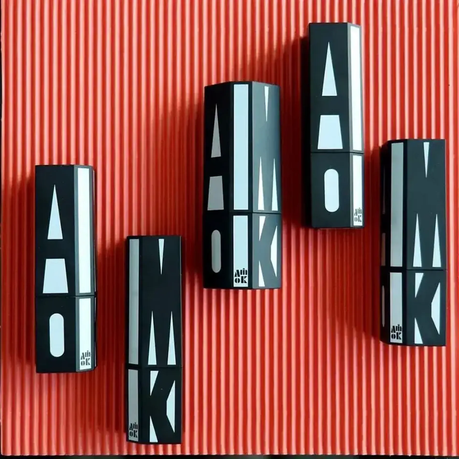 son-thoi-li-amok-unique-city-technical-matte-lipstick-4g-3