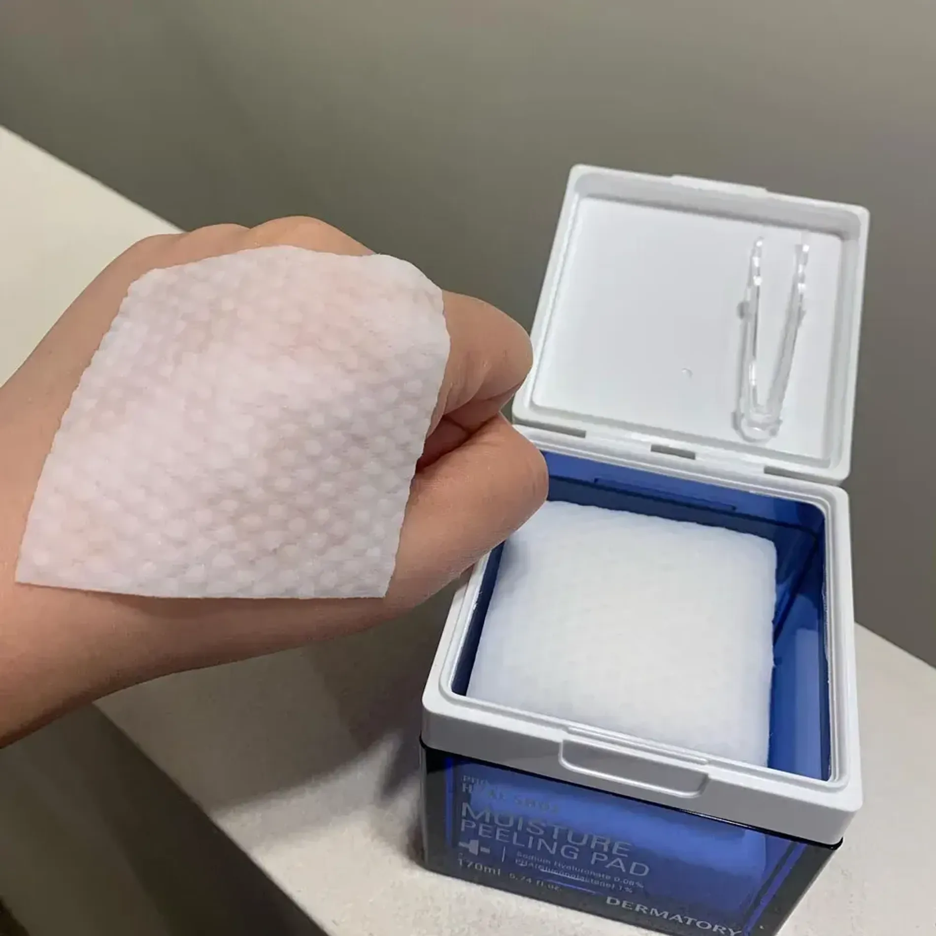 mieng-pad-lam-sach-da-dermatory-pro-hyal-shot-moisture-peeling-pad-60pc-4
