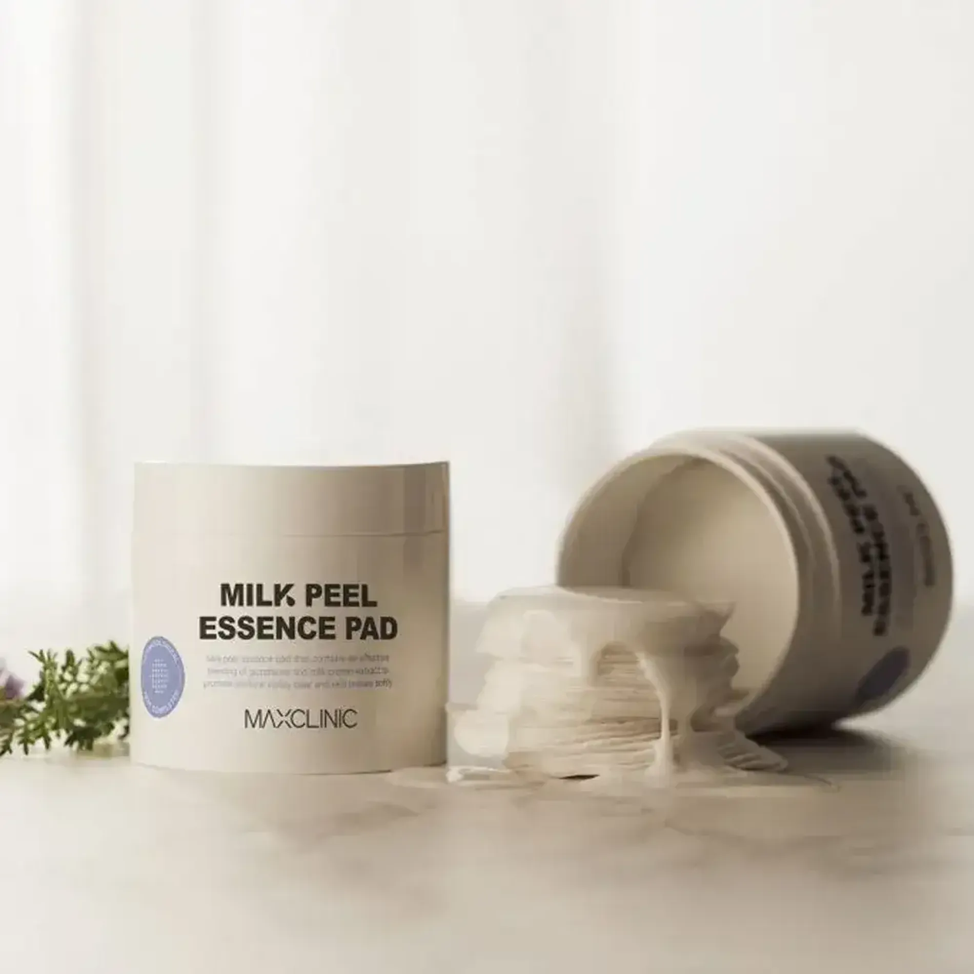 san-pham-duong-am-maxclinic-milk-peel-essence-pad-4